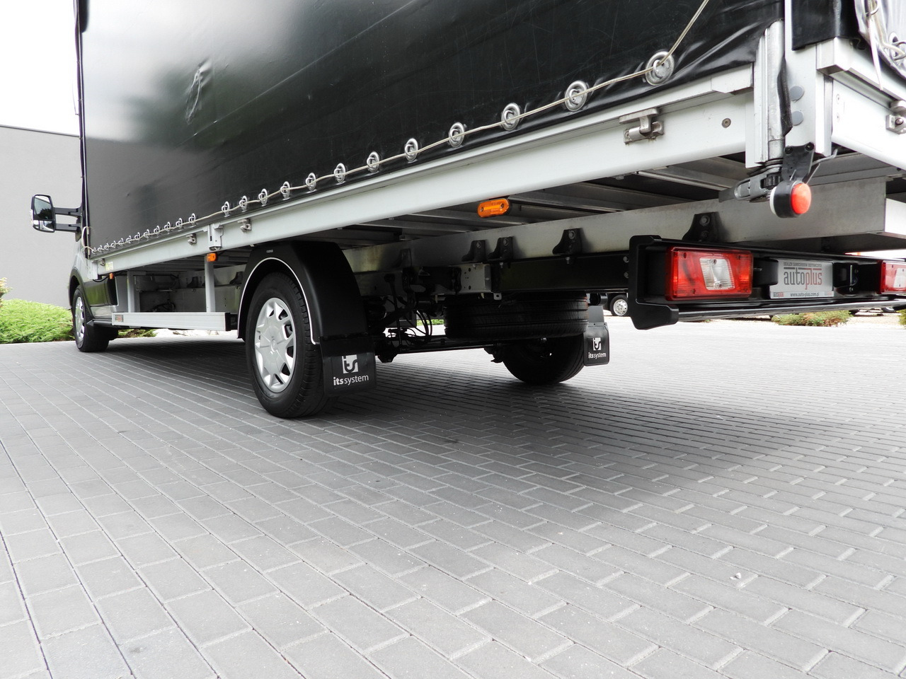 Curtain side van FORD TRANSIT TARPAULIN 10 PALLETS WEBASTO CRUISE CONTROL LED LIGHTS PNEUMATICS AIR CONDITIONING 160HP: picture 16 Curtain side van FORD TRANSIT TARPAULIN 10 PALLETS WEBASTO CRUISE CONTROL LED LIGHTS PNEUMATICS AIR CONDITIONING 160HP: picture 16