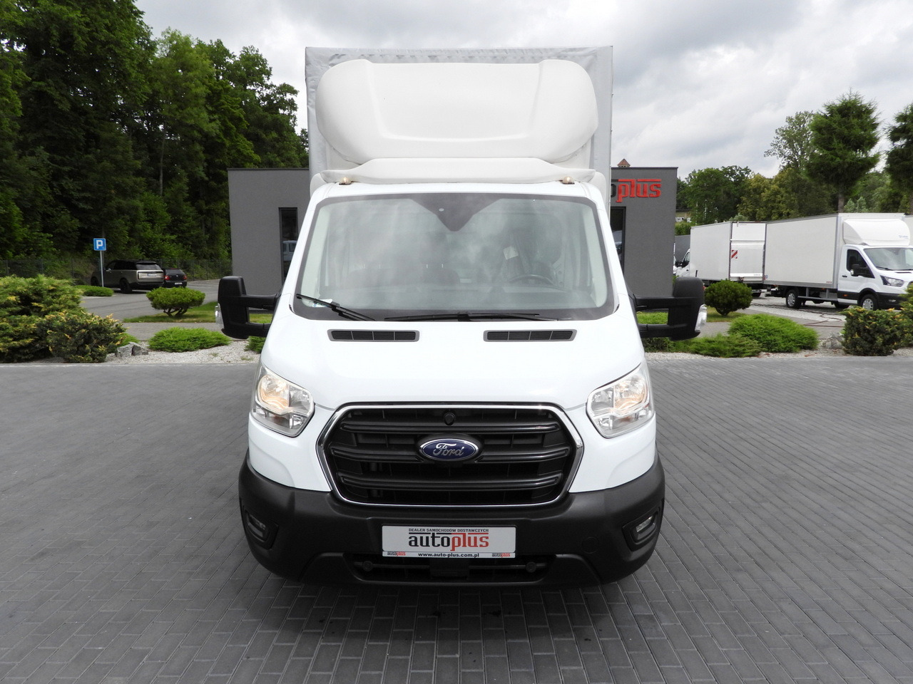 FORD TRANSIT TARPAULIN 8 PALLETS CRUISE CONTROL LED LIGHTS TWIN WHEELS AIR CONDITIONING 130HP - Curtain side van: picture 5 FORD TRANSIT TARPAULIN 8 PALLETS CRUISE CONTROL LED LIGHTS TWIN WHEELS AIR CONDITIONING 130HP - Curtain side van: picture 5