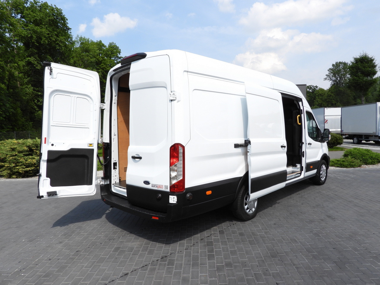 FORD TRANSIT  VAN CRUISE CONTROL LED LIGHTS AIR CONDITIONING  130HP - Panel van: picture 3 FORD TRANSIT  VAN CRUISE CONTROL LED LIGHTS AIR CONDITIONING  130HP - Panel van: picture 3