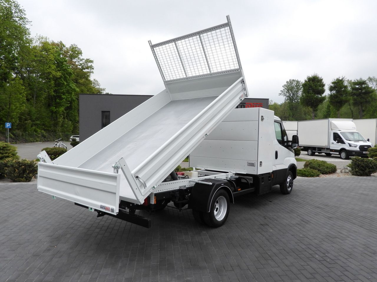 IVECO DAILY 35C14 TIPPER CRUISE CONTROL TWIN WHEELS 140HP - Tipper van: picture 3 IVECO DAILY 35C14 TIPPER CRUISE CONTROL TWIN WHEELS 140HP - Tipper van: picture 3