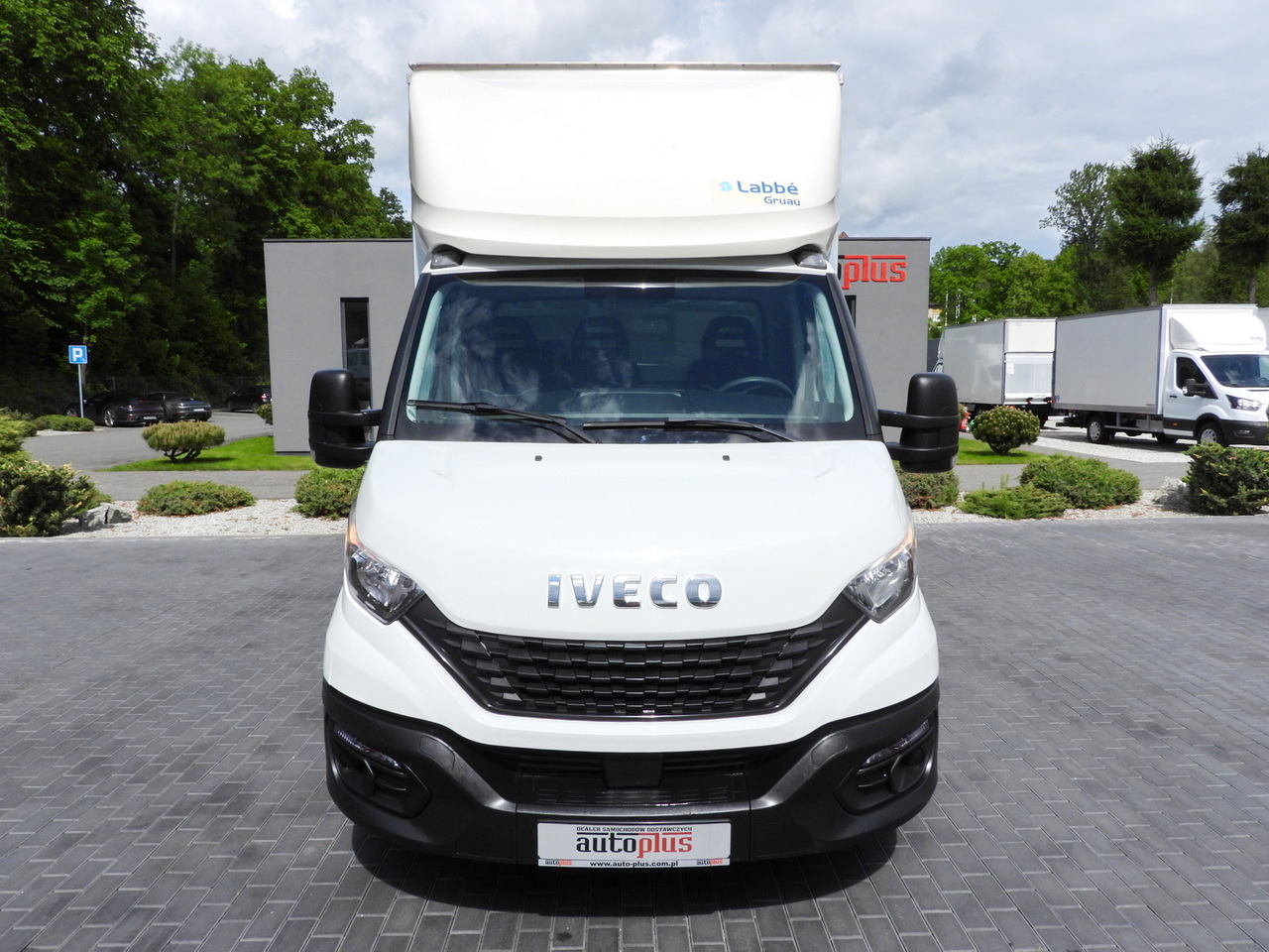 IVECO DAILY 35C16 BOX LIFT 8 PALLETS CRUISE CONTROL TWIN WHEELS AIR CONDITIONING 160HP - Closed box van: picture 5 IVECO DAILY 35C16 BOX LIFT 8 PALLETS CRUISE CONTROL TWIN WHEELS AIR CONDITIONING 160HP - Closed box van: picture 5