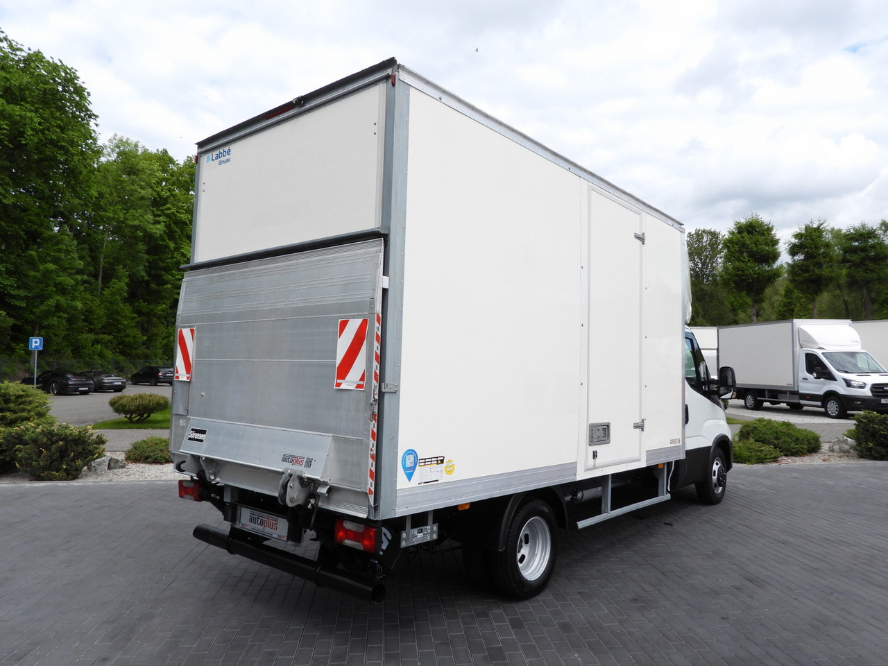 IVECO DAILY 35C16 BOX LIFT 8 PALLETS CRUISE CONTROL TWIN WHEELS AIR CONDITIONING 160HP - Closed box van: picture 3 IVECO DAILY 35C16 BOX LIFT 8 PALLETS CRUISE CONTROL TWIN WHEELS AIR CONDITIONING 160HP - Closed box van: picture 3
