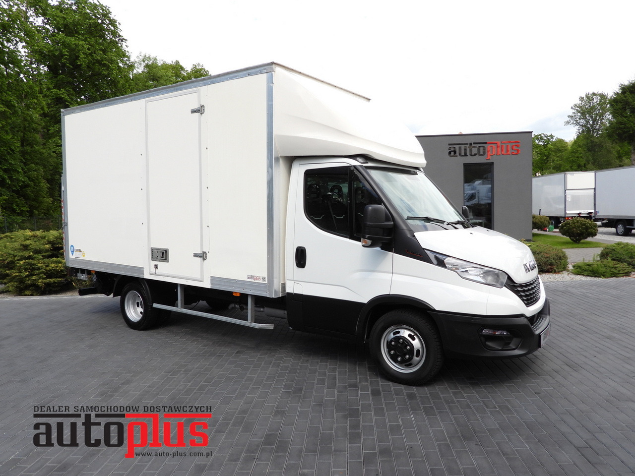 IVECO DAILY 35C16 BOX LIFT 8 PALLETS CRUISE CONTROL TWIN WHEELS AIR CONDITIONING 160HP - Closed box van: picture 1 IVECO DAILY 35C16 BOX LIFT 8 PALLETS CRUISE CONTROL TWIN WHEELS AIR CONDITIONING 160HP - Closed box van: picture 1