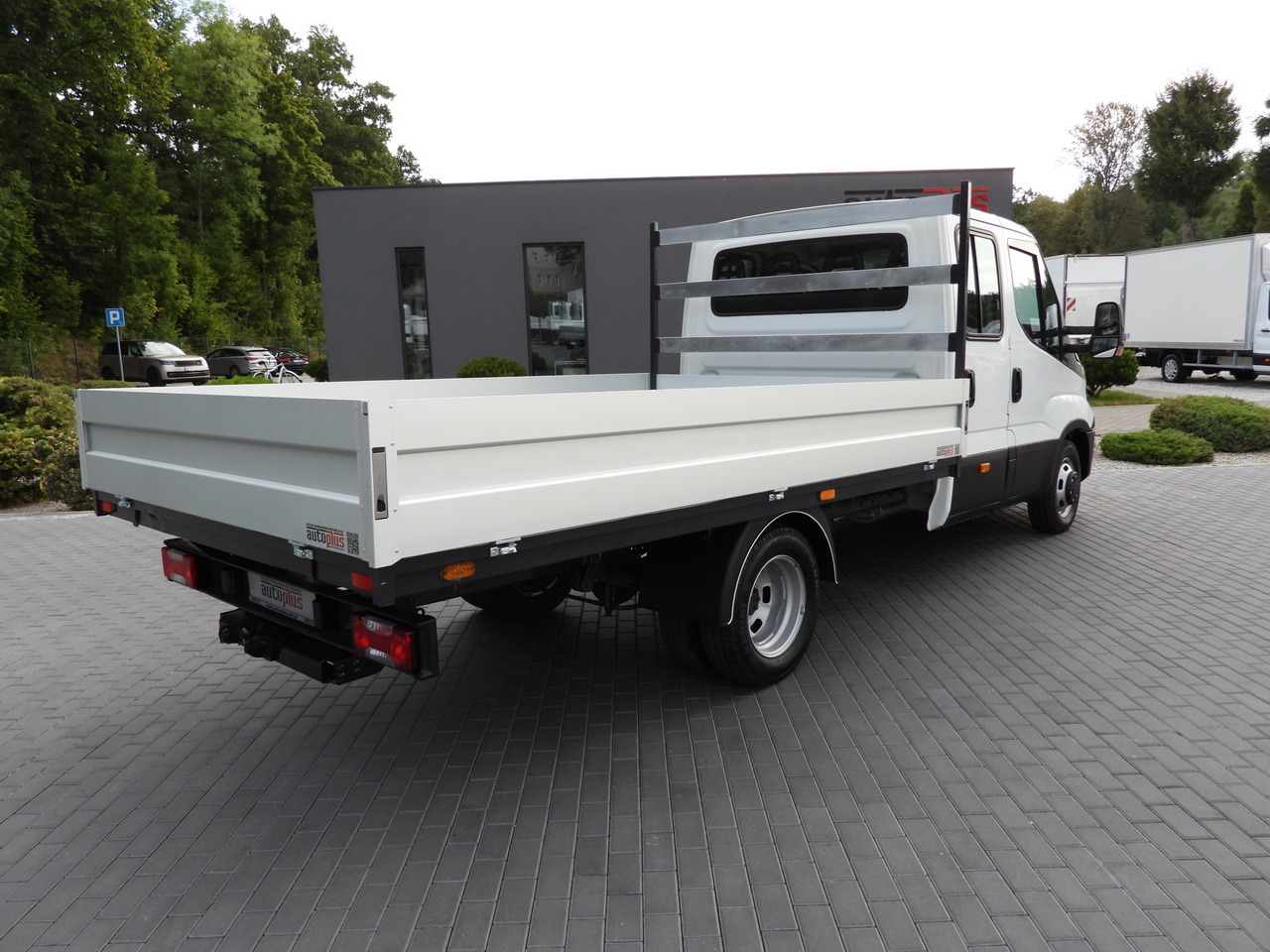 IVECO DAILY 35C17 STAKE BODY DOUBLE CABIN DOKA 7 SEATS CRUISE CONTROL TWIN WHEELS AIR CONDITIONING  170HP - Combi van: picture 3 IVECO DAILY 35C17 STAKE BODY DOUBLE CABIN DOKA 7 SEATS CRUISE CONTROL TWIN WHEELS AIR CONDITIONING  170HP - Combi van: picture 3