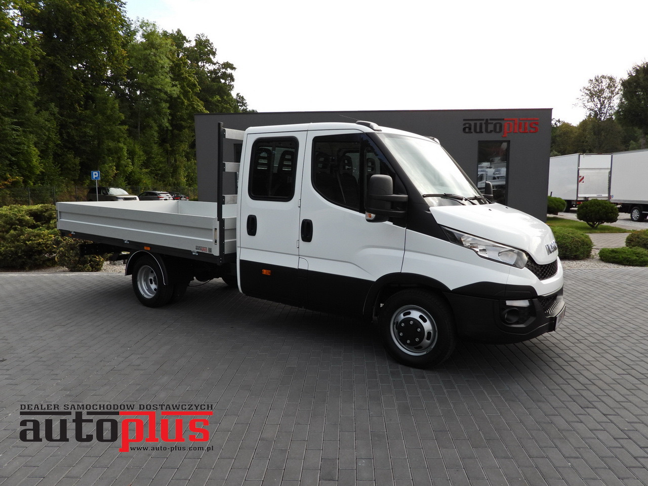IVECO DAILY 35C17 STAKE BODY DOUBLE CABIN DOKA 7 SEATS CRUISE CONTROL TWIN WHEELS AIR CONDITIONING  170HP - Combi van: picture 1 IVECO DAILY 35C17 STAKE BODY DOUBLE CABIN DOKA 7 SEATS CRUISE CONTROL TWIN WHEELS AIR CONDITIONING  170HP - Combi van: picture 1