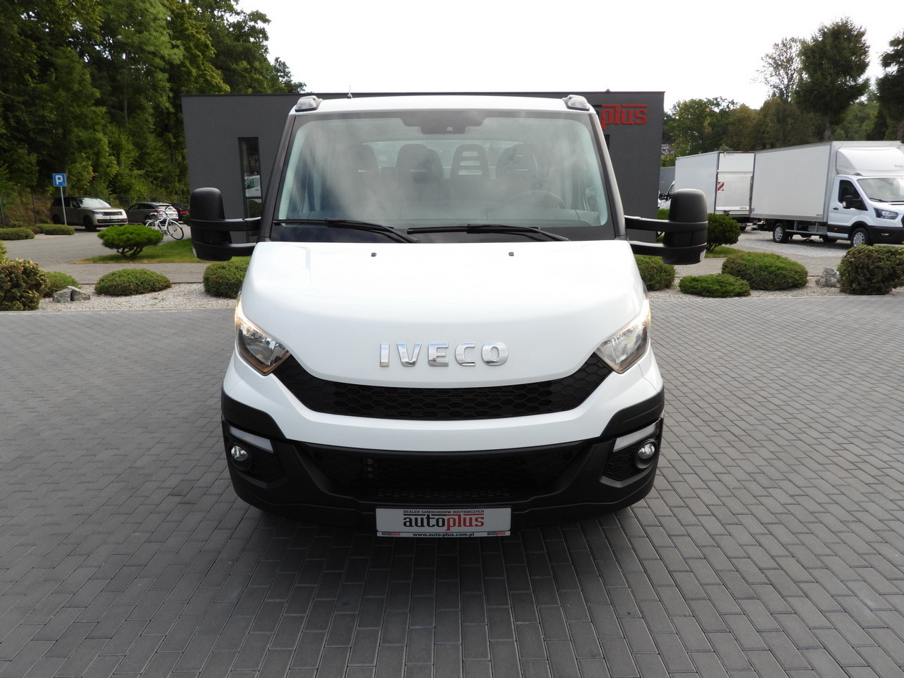 IVECO DAILY 35C17 STAKE BODY DOUBLE CABIN DOKA 7 SEATS CRUISE CONTROL TWIN WHEELS AIR CONDITIONING  170HP - Combi van: picture 5 IVECO DAILY 35C17 STAKE BODY DOUBLE CABIN DOKA 7 SEATS CRUISE CONTROL TWIN WHEELS AIR CONDITIONING  170HP - Combi van: picture 5