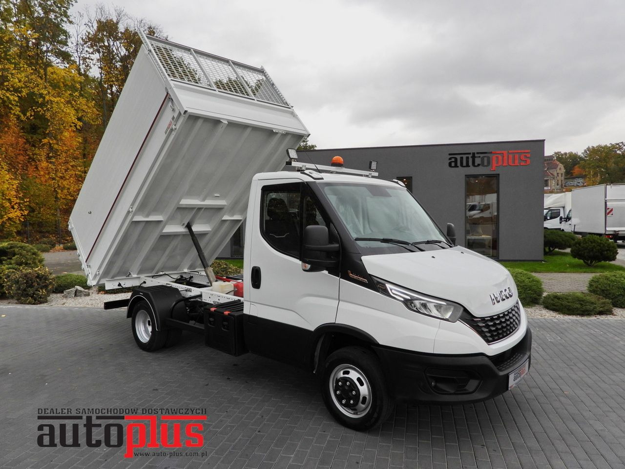 IVECO DAILY 35C21 TIPPER CRUISE CONTROL NAVIGATION LED LIGHTS AUTOMATIC TRANSMISSION  TWIN WHEELS AIR CONDITIONING  210HP - Tipper van: picture 1 IVECO DAILY 35C21 TIPPER CRUISE CONTROL NAVIGATION LED LIGHTS AUTOMATIC TRANSMISSION  TWIN WHEELS AIR CONDITIONING  210HP - Tipper van: picture 1
