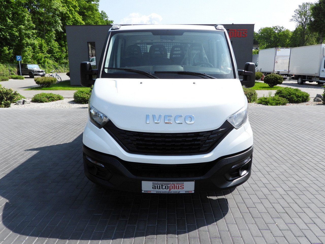 IVECO DAILY 35S12 STAKE BODY DOUBLE CABIN DOKA 7 SEATS AIR CONDITIONING 120HP - Combi van: picture 5 IVECO DAILY 35S12 STAKE BODY DOUBLE CABIN DOKA 7 SEATS AIR CONDITIONING 120HP - Combi van: picture 5