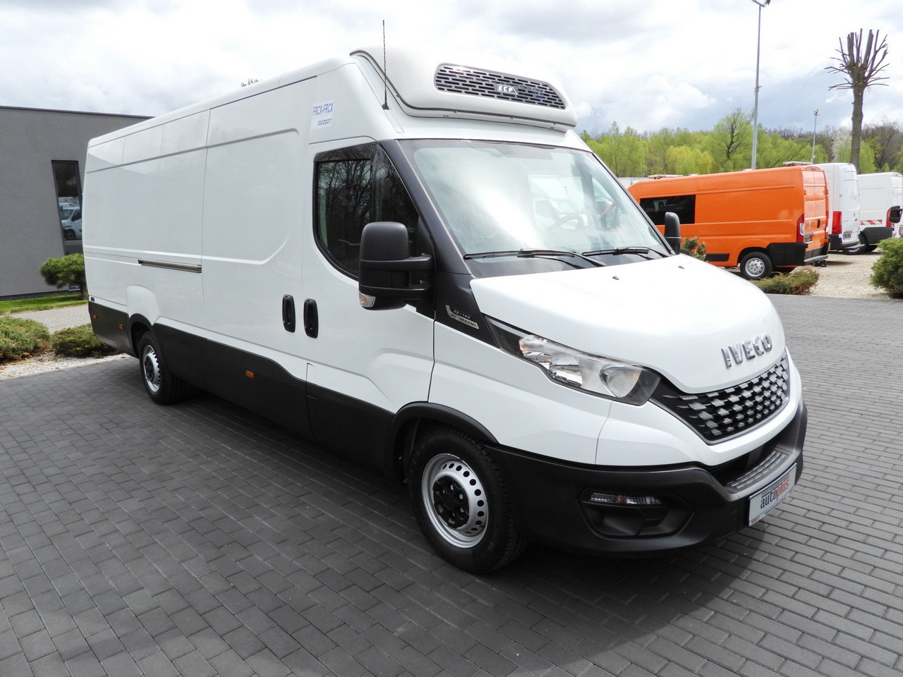 IVECO DAILY 35S14 REFRIGERATOR VAN 0*C POWER SUPPLY 230V CRUISE CONTROL AUTOMATIC TRANSMISSION HI-MATIC AIR CONDITIONING 140HP - Refrigerated delivery van: picture 4 IVECO DAILY 35S14 REFRIGERATOR VAN 0*C POWER SUPPLY 230V CRUISE CONTROL AUTOMATIC TRANSMISSION HI-MATIC AIR CONDITIONING 140HP - Refrigerated delivery van: picture 4