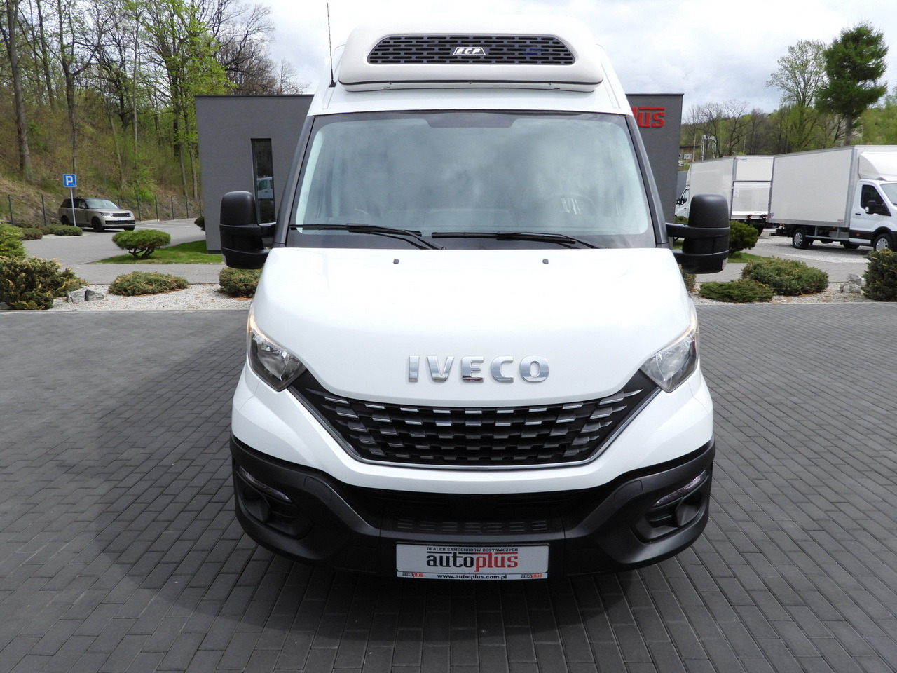 IVECO DAILY 35S14 REFRIGERATOR VAN 0*C POWER SUPPLY 230V CRUISE CONTROL AUTOMATIC TRANSMISSION HI-MATIC AIR CONDITIONING 140HP - Refrigerated delivery van: picture 5 IVECO DAILY 35S14 REFRIGERATOR VAN 0*C POWER SUPPLY 230V CRUISE CONTROL AUTOMATIC TRANSMISSION HI-MATIC AIR CONDITIONING 140HP - Refrigerated delivery van: picture 5