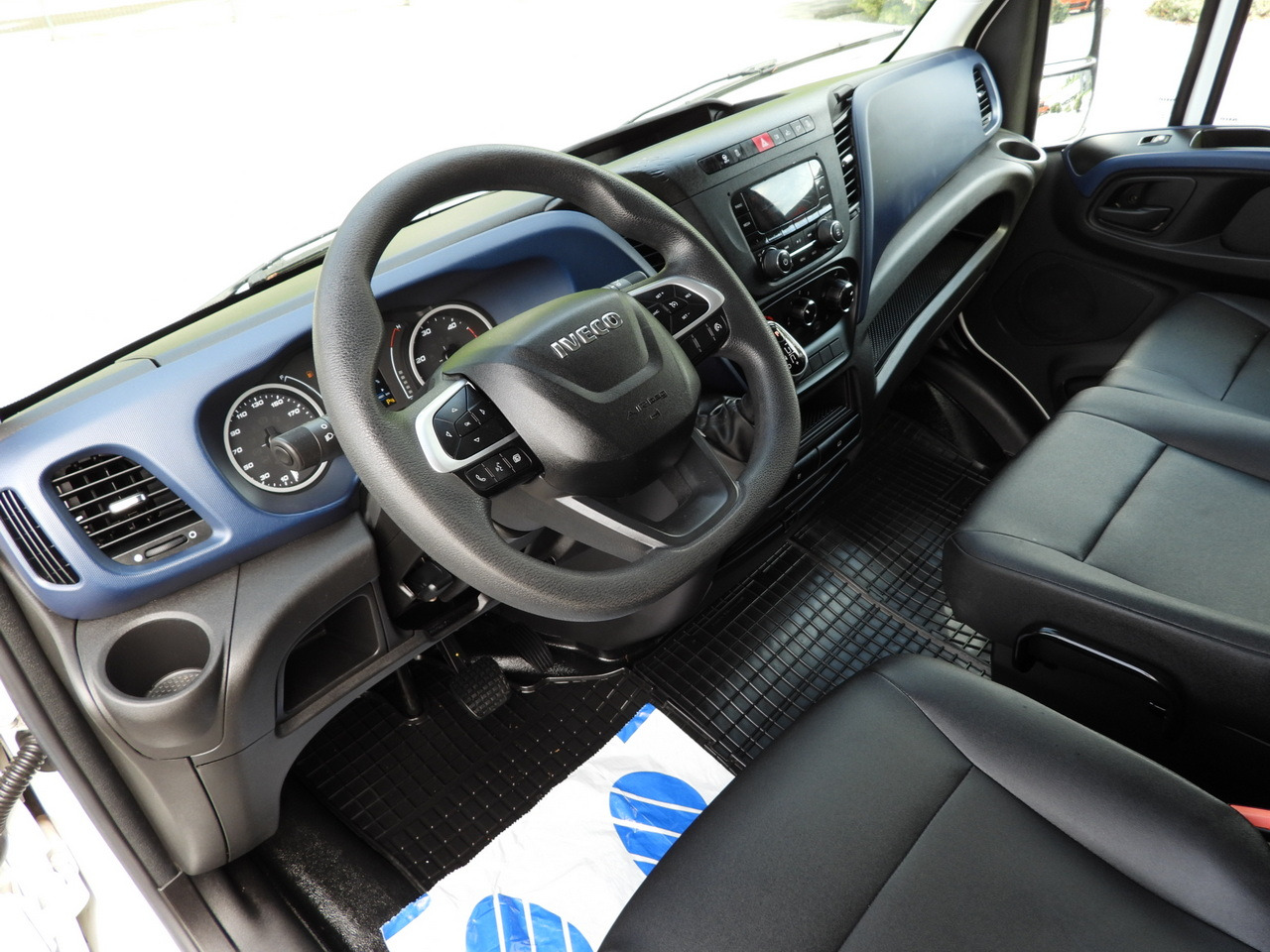 IVECO DAILY 35S14 REFRIGERATOR VAN -10*C POWER SUPPLY 230V CRUISE CONTROL AUTOMATIC TRANSMISSION HI-MATIC AIR CONDITIONING 140HP - Refrigerated delivery van: picture 2 IVECO DAILY 35S14 REFRIGERATOR VAN -10*C POWER SUPPLY 230V CRUISE CONTROL AUTOMATIC TRANSMISSION HI-MATIC AIR CONDITIONING 140HP - Refrigerated delivery van: picture 2