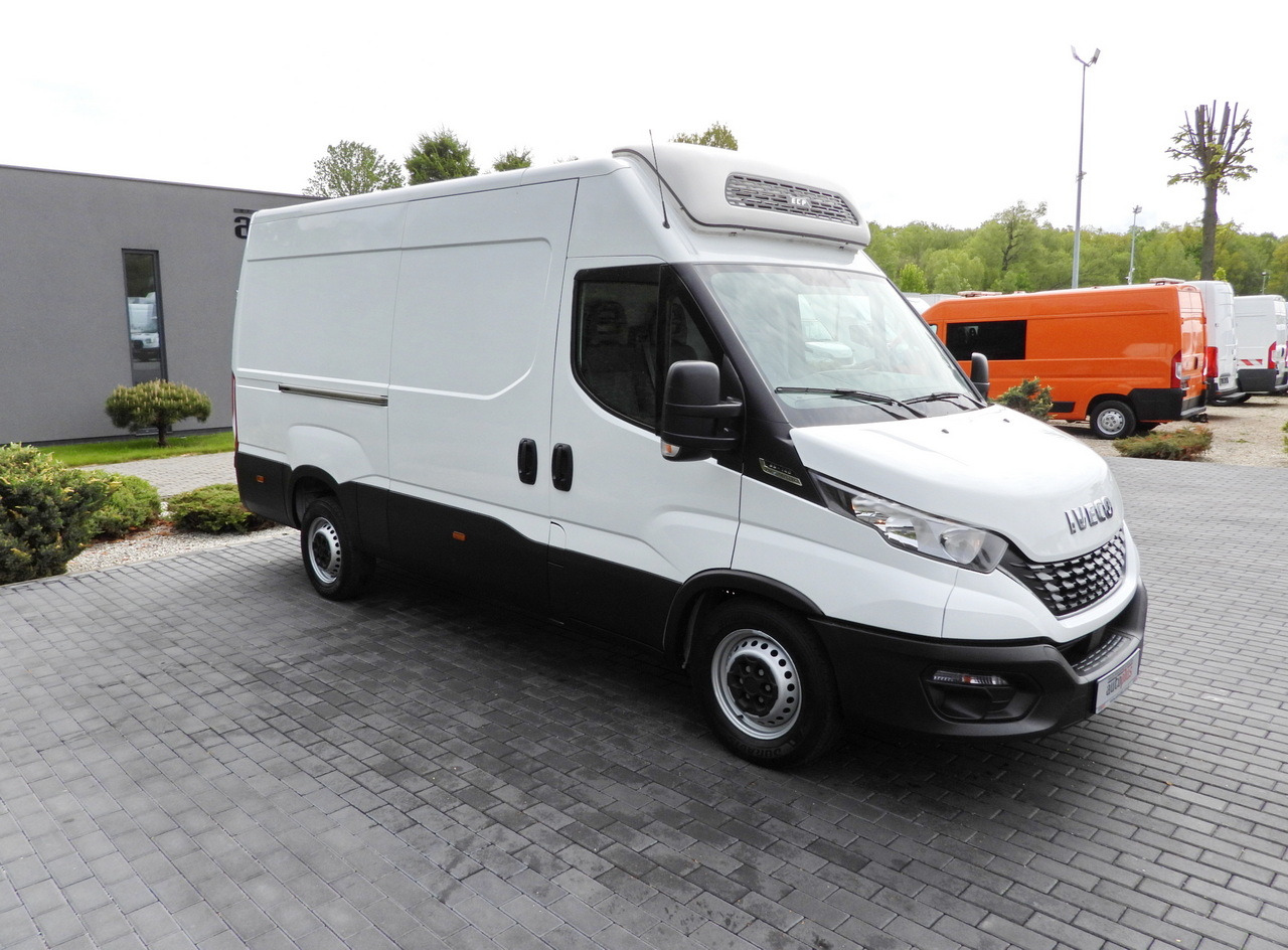 IVECO DAILY 35S14 REFRIGERATOR VAN -10*C POWER SUPPLY 230V CRUISE CONTROL AUTOMATIC TRANSMISSION HI-MATIC AIR CONDITIONING 140HP - Refrigerated delivery van: picture 4 IVECO DAILY 35S14 REFRIGERATOR VAN -10*C POWER SUPPLY 230V CRUISE CONTROL AUTOMATIC TRANSMISSION HI-MATIC AIR CONDITIONING 140HP - Refrigerated delivery van: picture 4