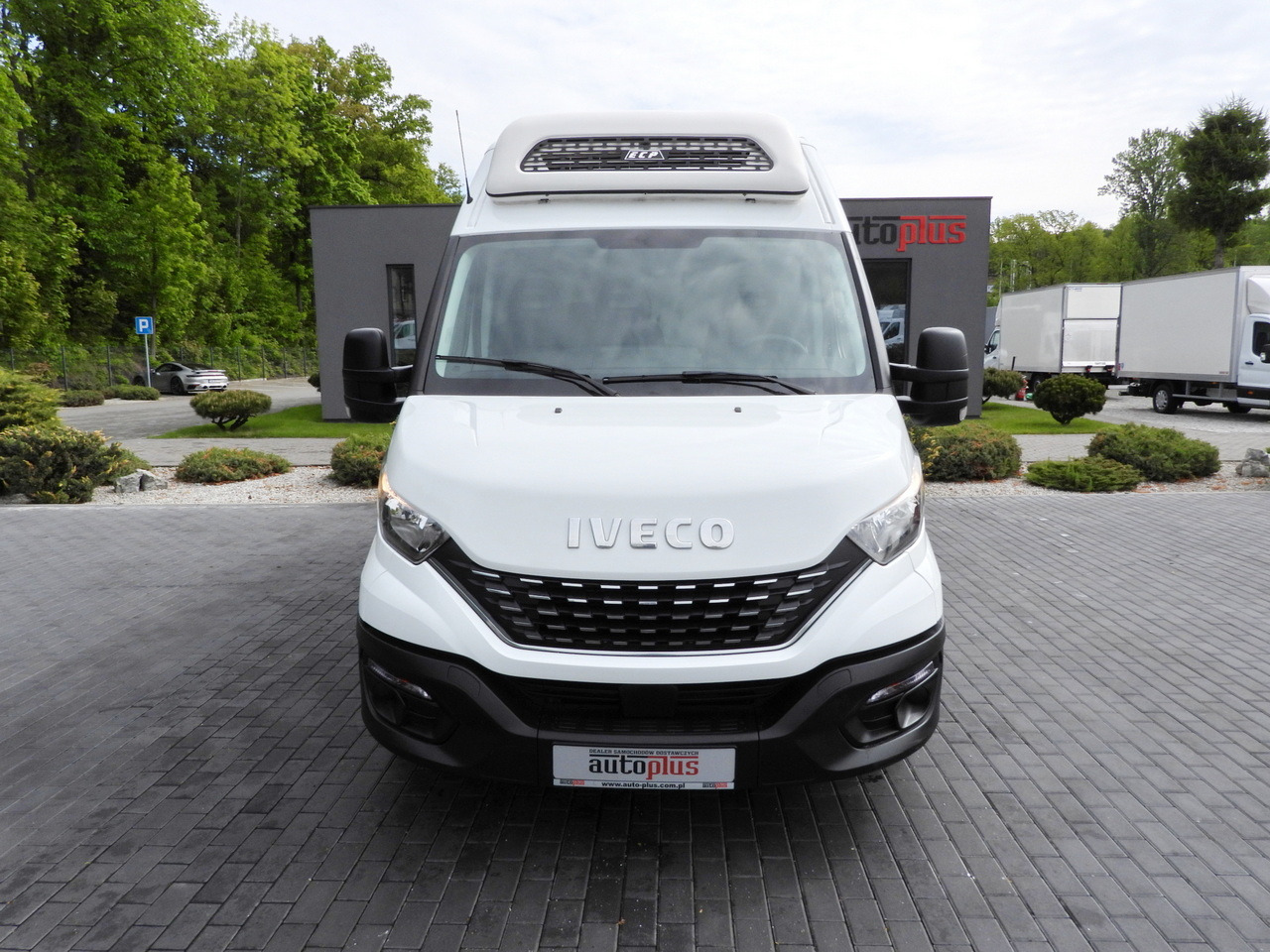IVECO DAILY 35S14 REFRIGERATOR VAN -10*C POWER SUPPLY 230V CRUISE CONTROL AUTOMATIC TRANSMISSION HI-MATIC AIR CONDITIONING 140HP - Refrigerated delivery van: picture 5 IVECO DAILY 35S14 REFRIGERATOR VAN -10*C POWER SUPPLY 230V CRUISE CONTROL AUTOMATIC TRANSMISSION HI-MATIC AIR CONDITIONING 140HP - Refrigerated delivery van: picture 5