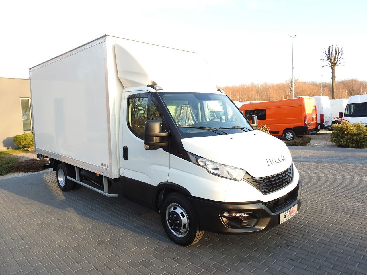 IVECO DAILY 35S16 BOX LIFT 8 PALLETS CRUISE CONTROL AIR CONDITIONING TWIN WHEELS 160HP - Refrigerated delivery van: picture 4 IVECO DAILY 35S16 BOX LIFT 8 PALLETS CRUISE CONTROL AIR CONDITIONING TWIN WHEELS 160HP - Refrigerated delivery van: picture 4