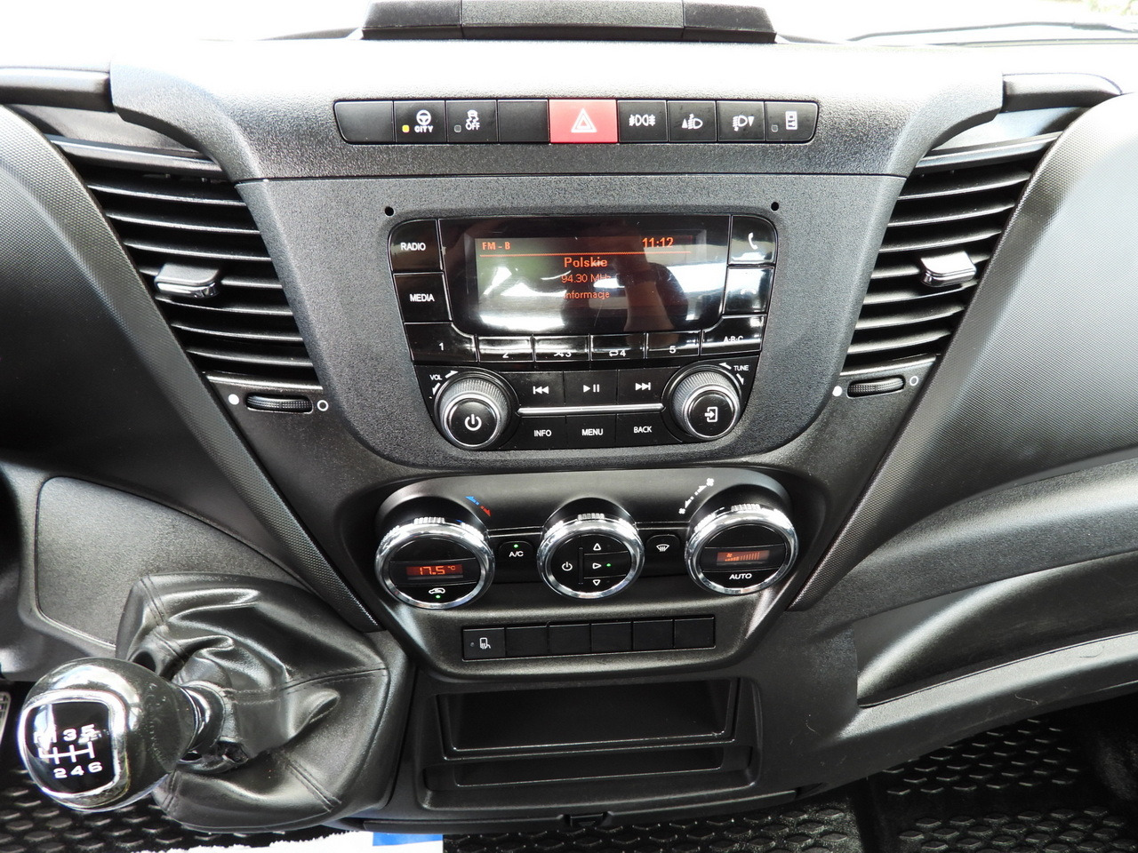 Open body delivery van IVECO DAILY 35S16 STAKE BODY 10 PALLETS CRUISE CONTROL AIR CONDITIONING  160HP: picture 32