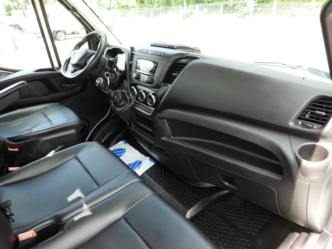 Open body delivery van IVECO DAILY 35S16 STAKE BODY 10 PALLETS CRUISE CONTROL AIR CONDITIONING  160HP: picture 36