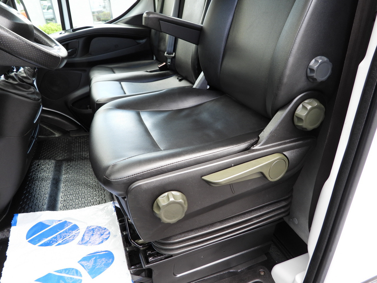 Open body delivery van IVECO DAILY 35S16 STAKE BODY 10 PALLETS CRUISE CONTROL AIR CONDITIONING  160HP: picture 26