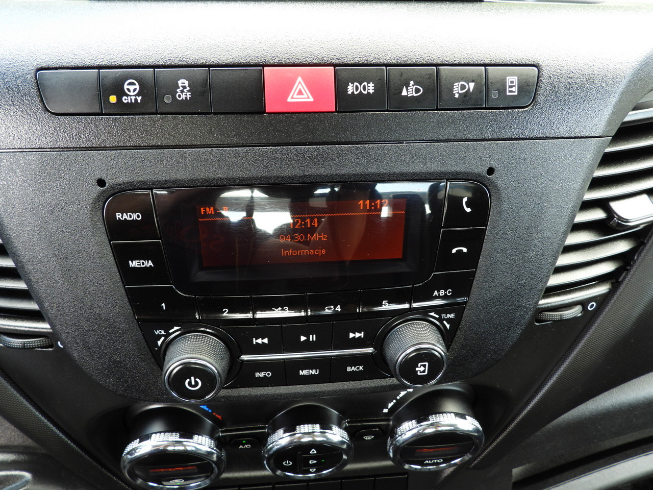 Open body delivery van IVECO DAILY 35S16 STAKE BODY 10 PALLETS CRUISE CONTROL AIR CONDITIONING  160HP: picture 34