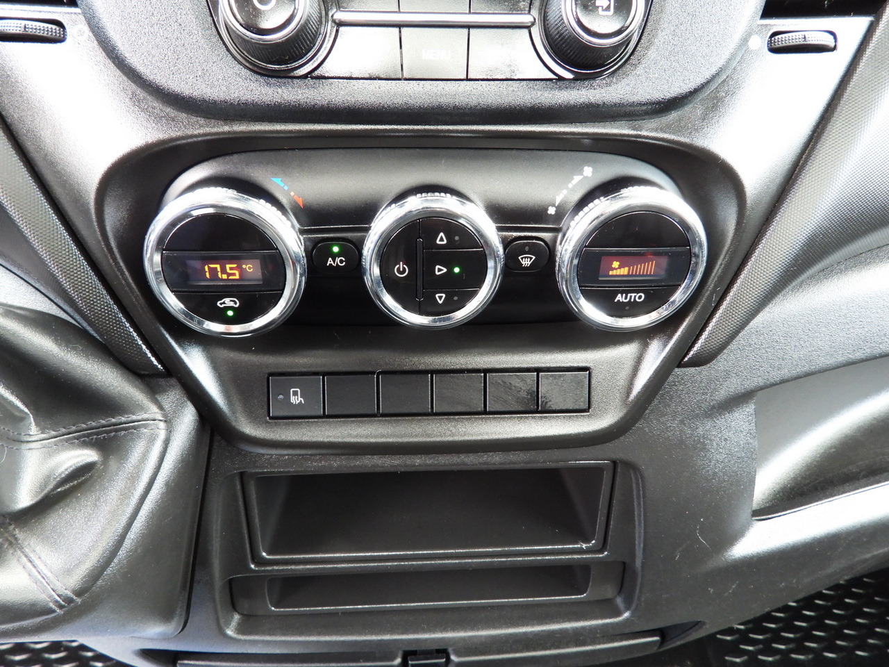 Open body delivery van IVECO DAILY 35S16 STAKE BODY 10 PALLETS CRUISE CONTROL AIR CONDITIONING  160HP: picture 33