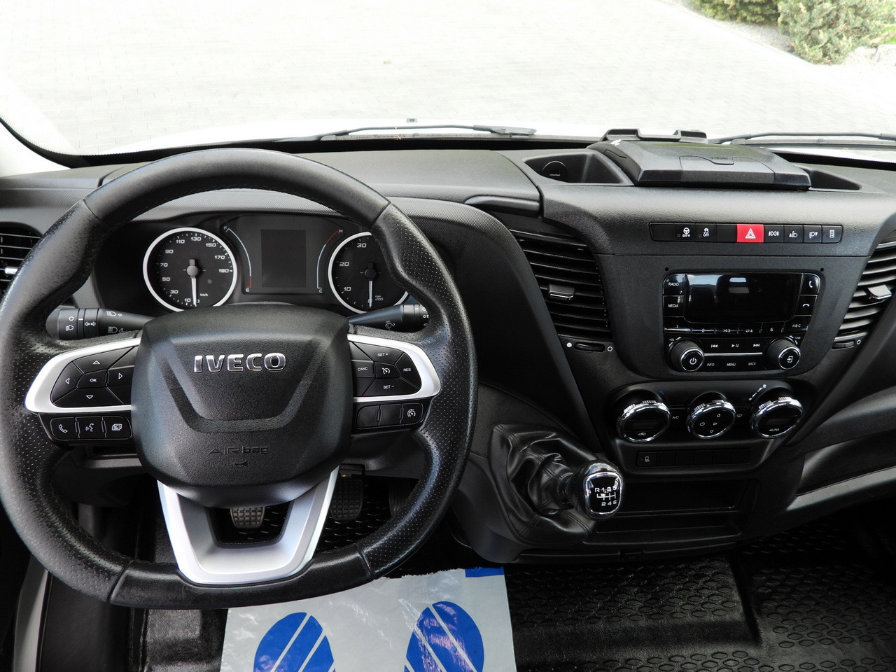 Open body delivery van IVECO DAILY 35S16 STAKE BODY 10 PALLETS CRUISE CONTROL AIR CONDITIONING  160HP: picture 28