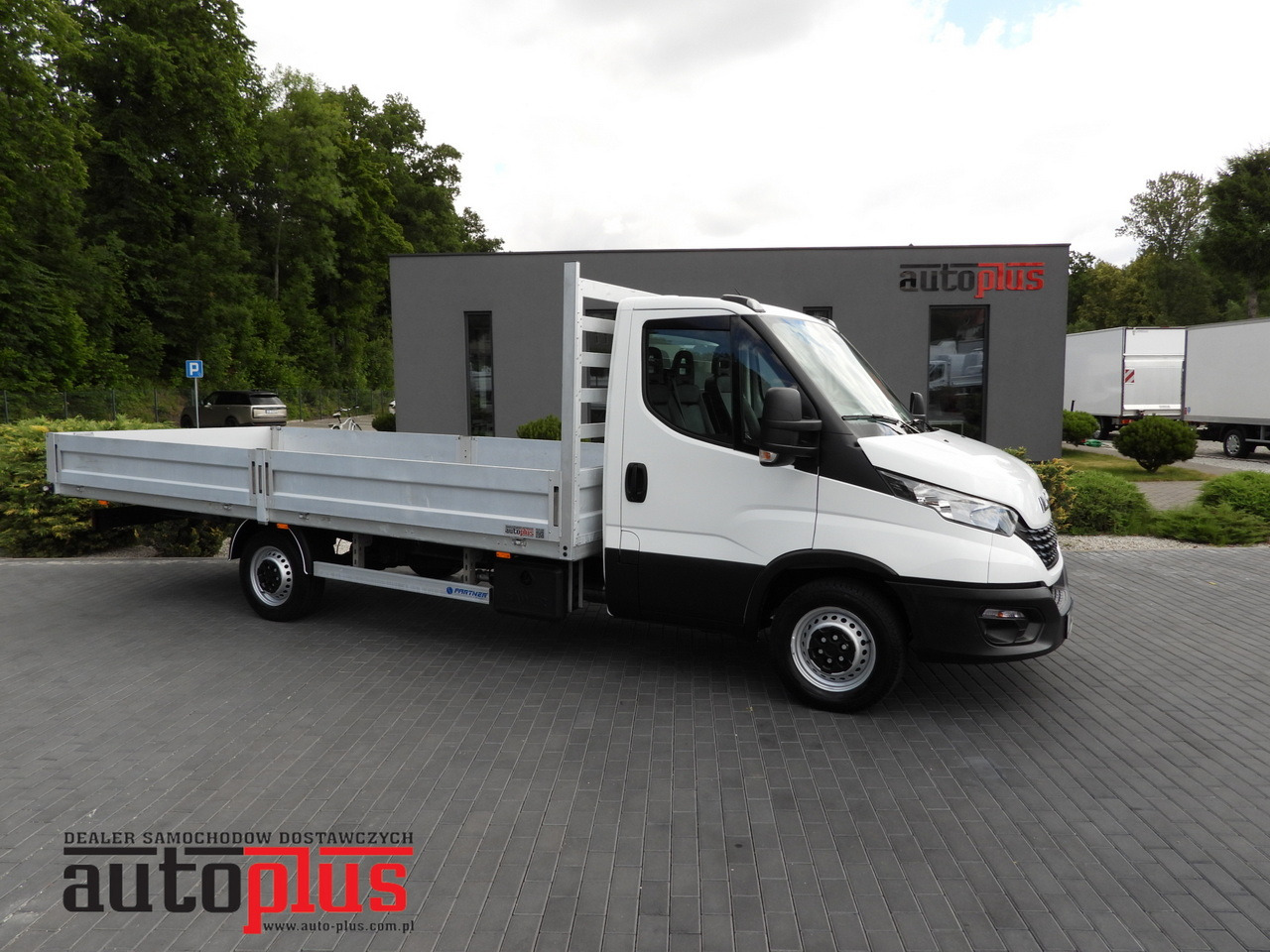 IVECO DAILY 35S16 STAKE BODY 10 PALLETS CRUISE CONTROL AIR CONDITIONING  160HP - Open body delivery van: picture 1 IVECO DAILY 35S16 STAKE BODY 10 PALLETS CRUISE CONTROL AIR CONDITIONING  160HP - Open body delivery van: picture 1