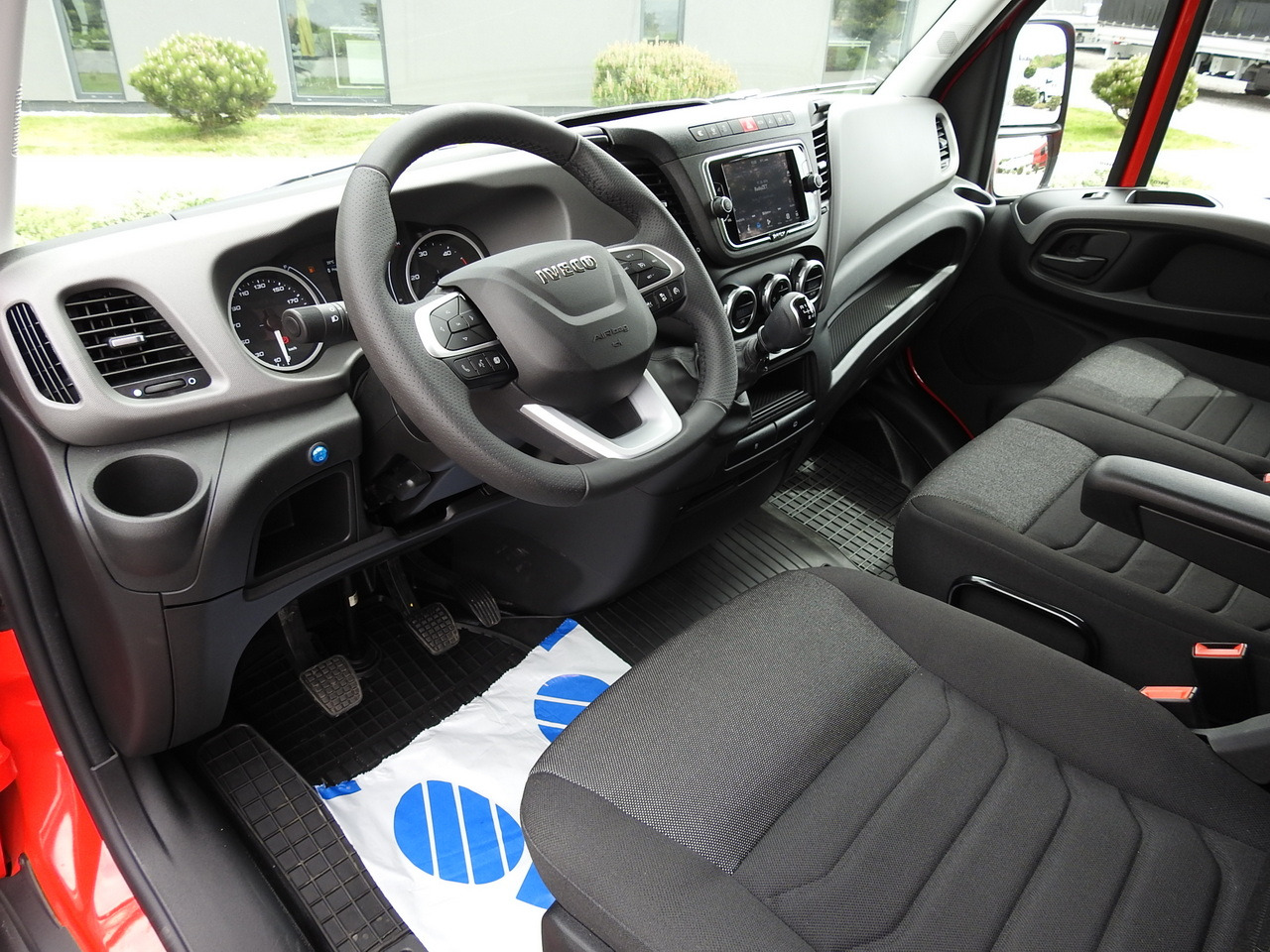 IVECO DAILY 35S18 NEW BOX 10 PALLETS CRUISE CONTROL NAVIGATION AIR CONDITIONING LED LIGHTS GUARANTEE 180HP - Closed box van: picture 2 IVECO DAILY 35S18 NEW BOX 10 PALLETS CRUISE CONTROL NAVIGATION AIR CONDITIONING LED LIGHTS GUARANTEE 180HP - Closed box van: picture 2