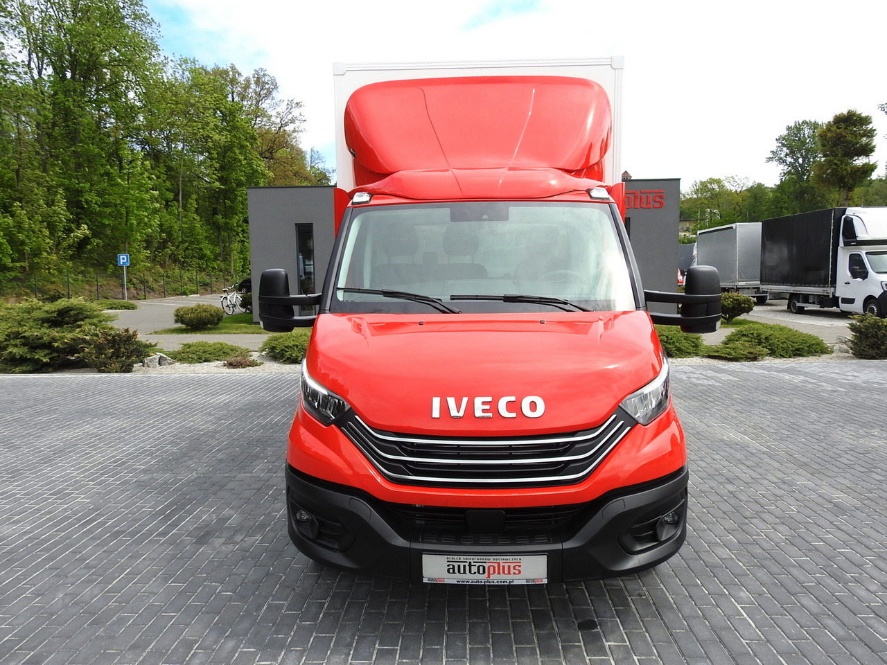 IVECO DAILY 35S18 NEW BOX 10 PALLETS CRUISE CONTROL NAVIGATION AIR CONDITIONING LED LIGHTS GUARANTEE 180HP - Closed box van: picture 5 IVECO DAILY 35S18 NEW BOX 10 PALLETS CRUISE CONTROL NAVIGATION AIR CONDITIONING LED LIGHTS GUARANTEE 180HP - Closed box van: picture 5