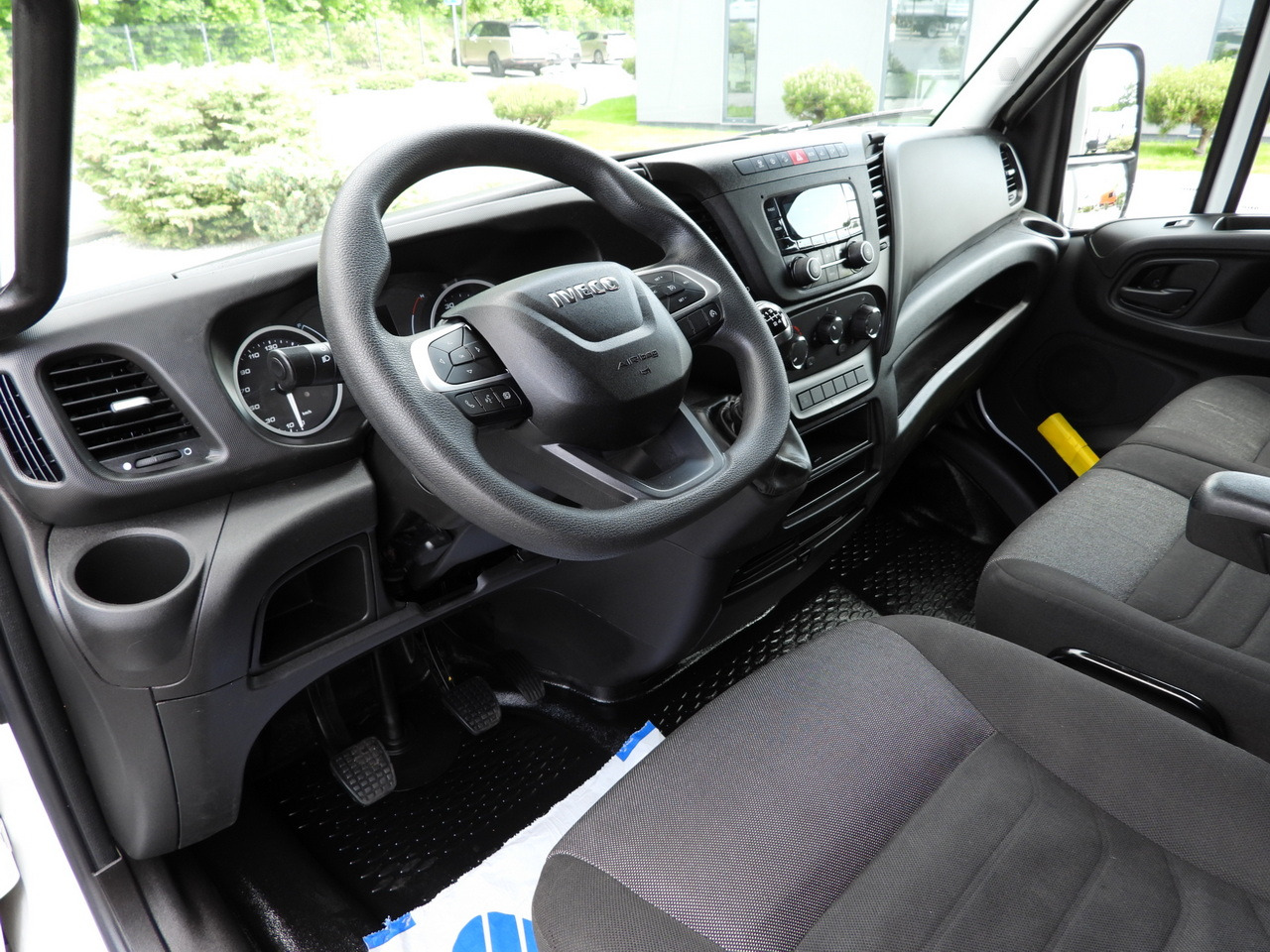 IVECO DAILY 35S18 TARPAULIN 10 PALLETS CRUISE CONTROL LED LIGHTS AIR CONDITIONING 180HP - Curtain side van: picture 2 IVECO DAILY 35S18 TARPAULIN 10 PALLETS CRUISE CONTROL LED LIGHTS AIR CONDITIONING 180HP - Curtain side van: picture 2