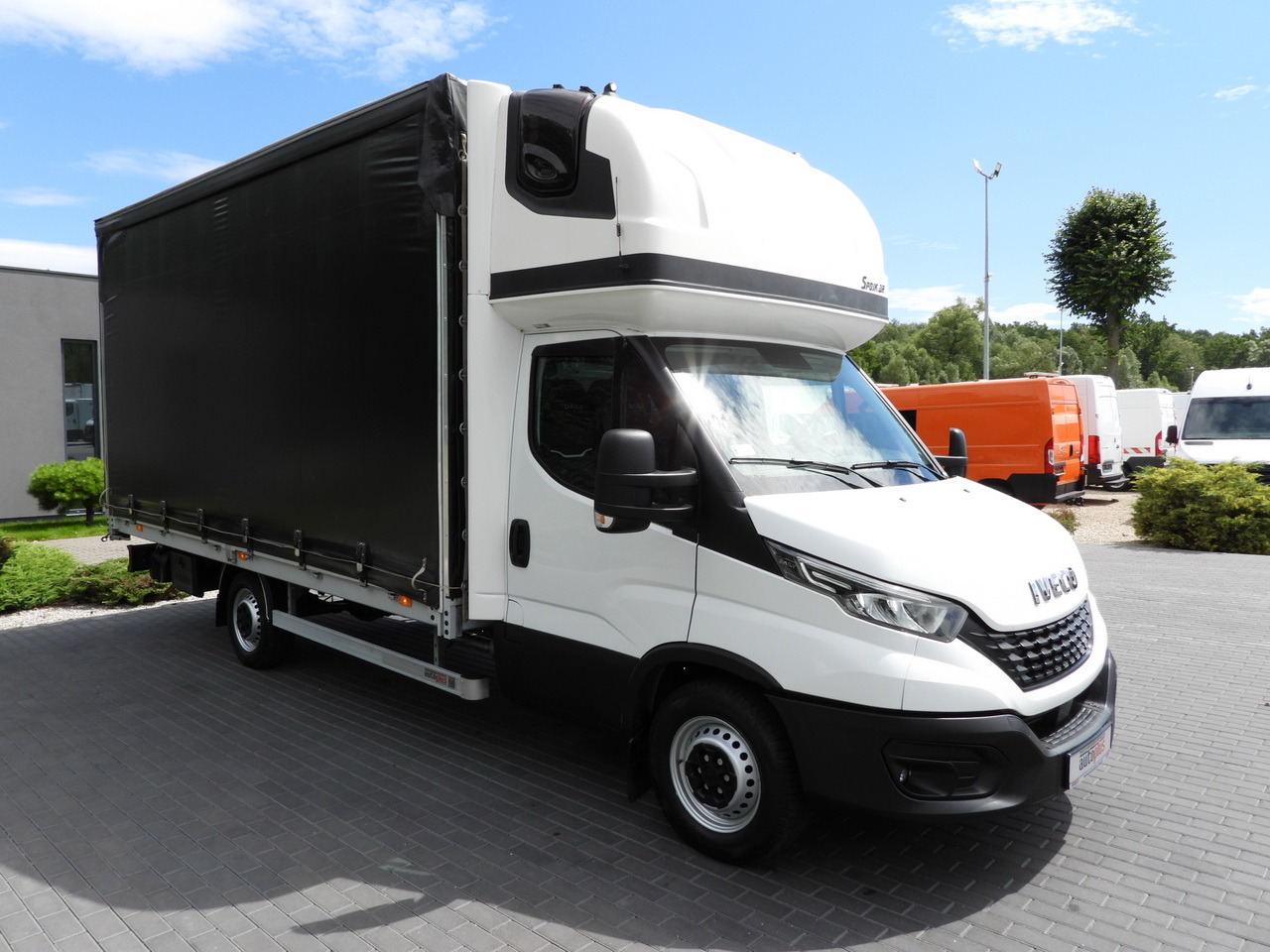 IVECO DAILY 35S18 TARPAULIN 10 PALLETS WEBASTO CRUISE CONTROL LED LIGHTS PNEUMATICS AIR CONDITIONING 180HP - Curtain side van: picture 4 IVECO DAILY 35S18 TARPAULIN 10 PALLETS WEBASTO CRUISE CONTROL LED LIGHTS PNEUMATICS AIR CONDITIONING 180HP - Curtain side van: picture 4