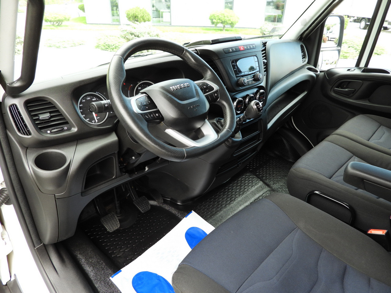 IVECO DAILY 35S18 TARPAULIN 10 PALLETS WEBASTO CRUISE CONTROL LED LIGHTS PNEUMATICS AIR CONDITIONING 180HP - Curtain side van: picture 2 IVECO DAILY 35S18 TARPAULIN 10 PALLETS WEBASTO CRUISE CONTROL LED LIGHTS PNEUMATICS AIR CONDITIONING 180HP - Curtain side van: picture 2