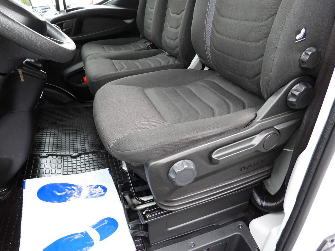 Curtain side van IVECO DAILY 35S18 TARPAULIN LIFT 8 PALLETS WEBASTO CRUISE CONTROL LED LIGHTS AIR CONDITIONING  180HP: picture 32