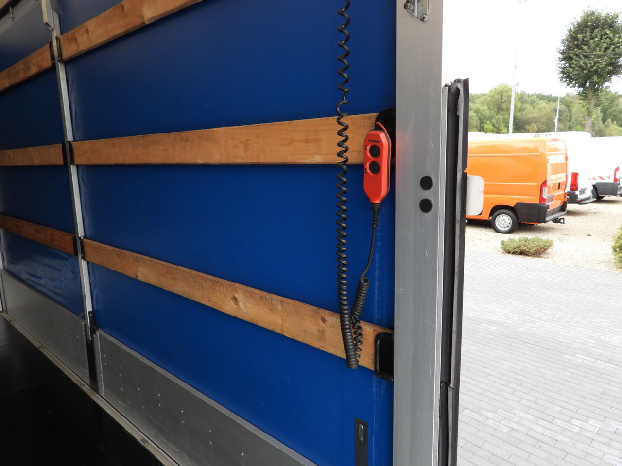 Curtain side van IVECO DAILY 35S18 TARPAULIN LIFT 8 PALLETS WEBASTO CRUISE CONTROL LED LIGHTS AIR CONDITIONING  180HP: picture 27