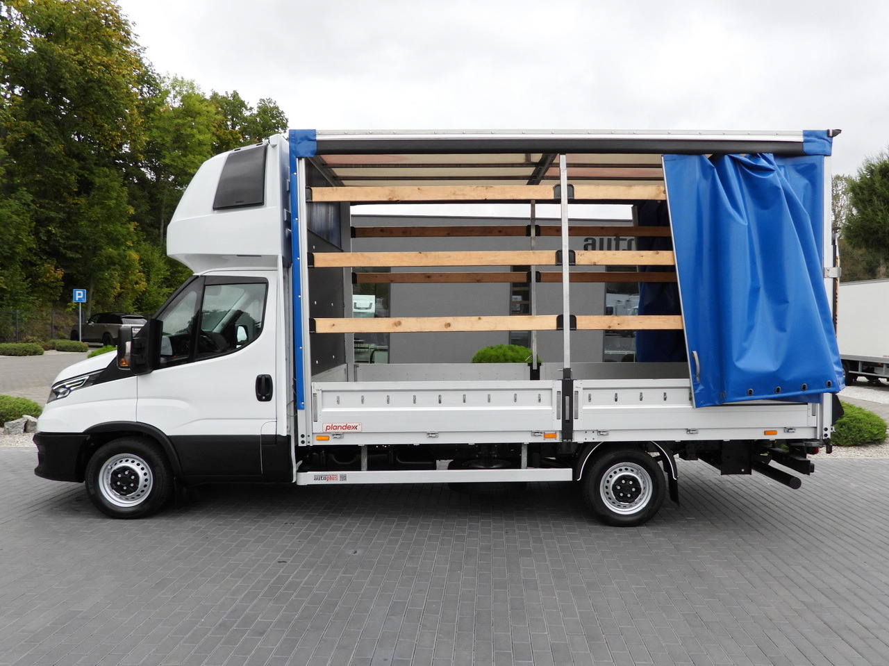Curtain side van IVECO DAILY 35S18 TARPAULIN LIFT 8 PALLETS WEBASTO CRUISE CONTROL LED LIGHTS AIR CONDITIONING  180HP: picture 8