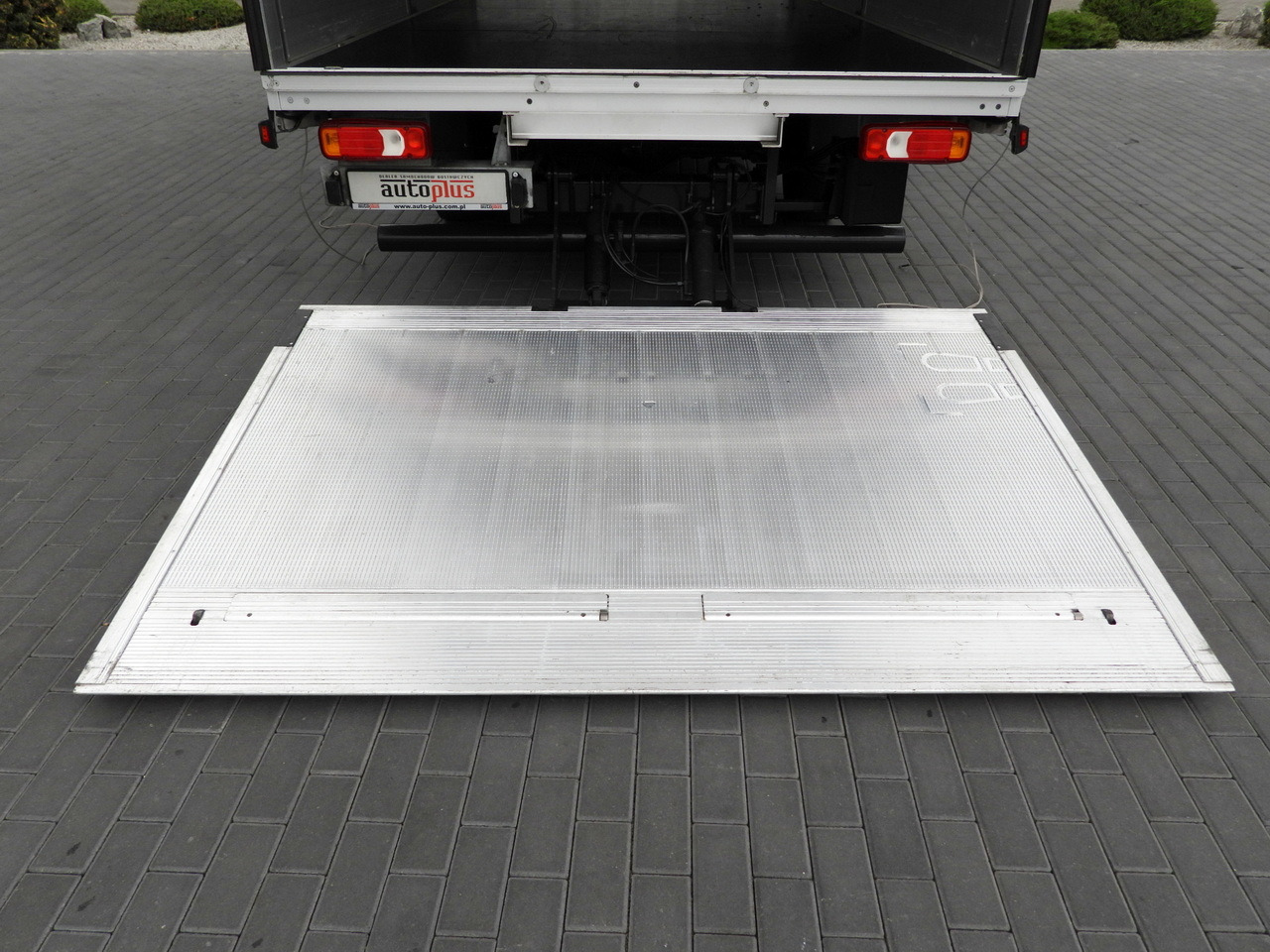 Curtain side van IVECO DAILY 35S18 TARPAULIN LIFT 8 PALLETS WEBASTO CRUISE CONTROL LED LIGHTS AIR CONDITIONING  180HP: picture 25