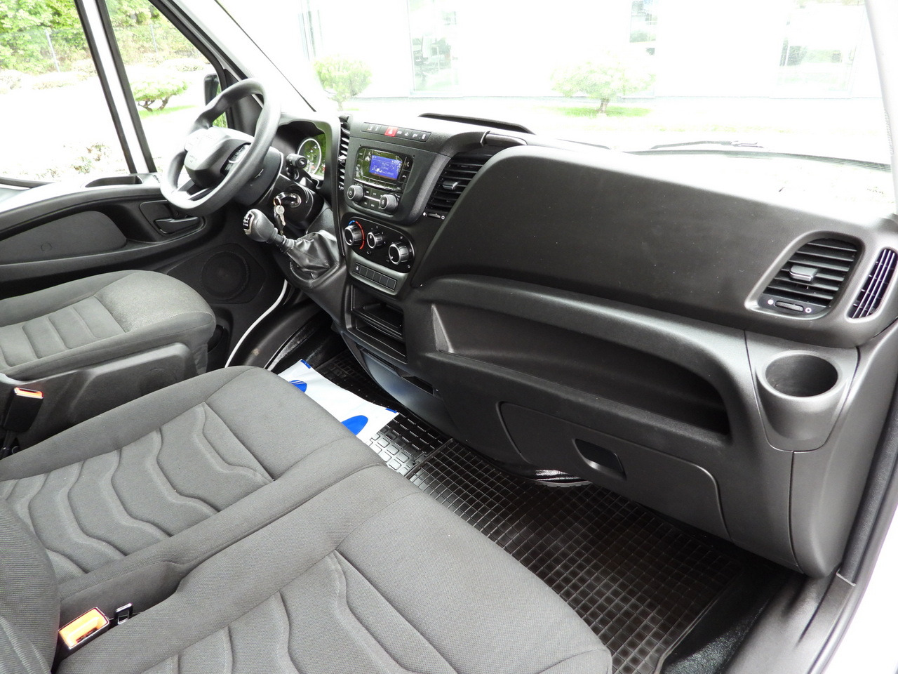 Curtain side van IVECO DAILY 35S18 TARPAULIN LIFT 8 PALLETS WEBASTO CRUISE CONTROL LED LIGHTS AIR CONDITIONING  180HP: picture 44