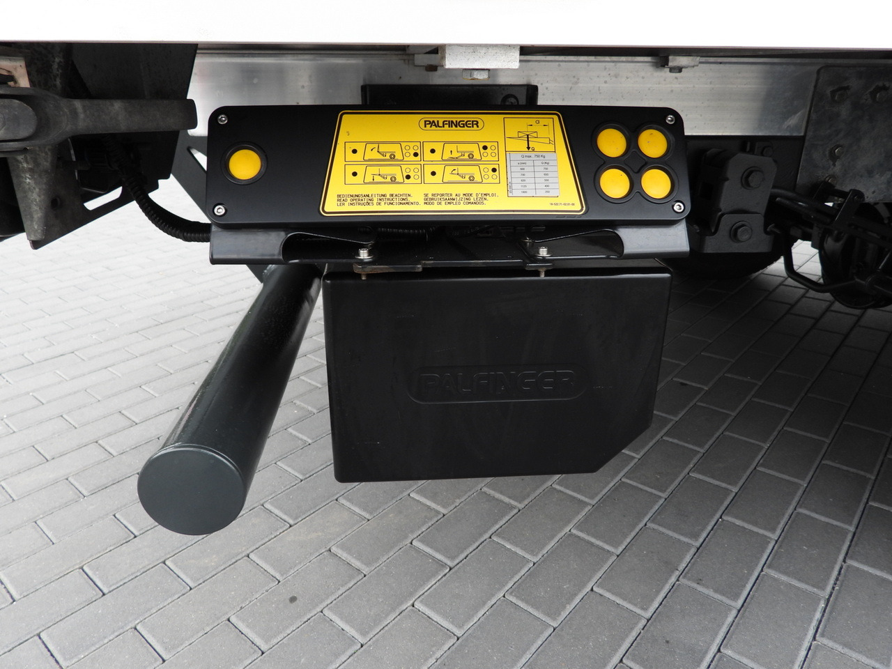 Curtain side van IVECO DAILY 35S18 TARPAULIN LIFT 8 PALLETS WEBASTO CRUISE CONTROL LED LIGHTS AIR CONDITIONING  180HP: picture 24