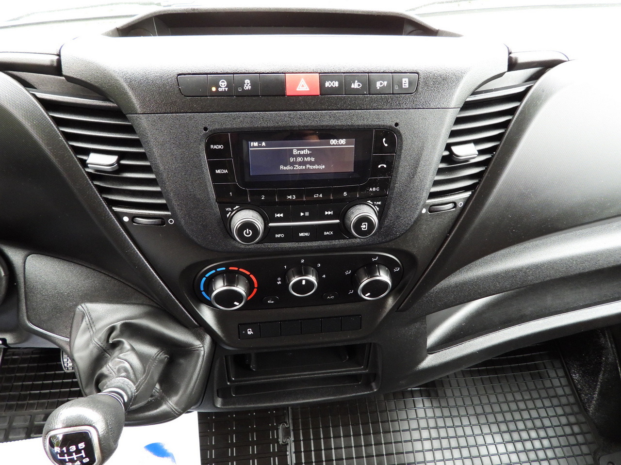 Curtain side van IVECO DAILY 35S18 TARPAULIN LIFT 8 PALLETS WEBASTO CRUISE CONTROL LED LIGHTS AIR CONDITIONING  180HP: picture 38