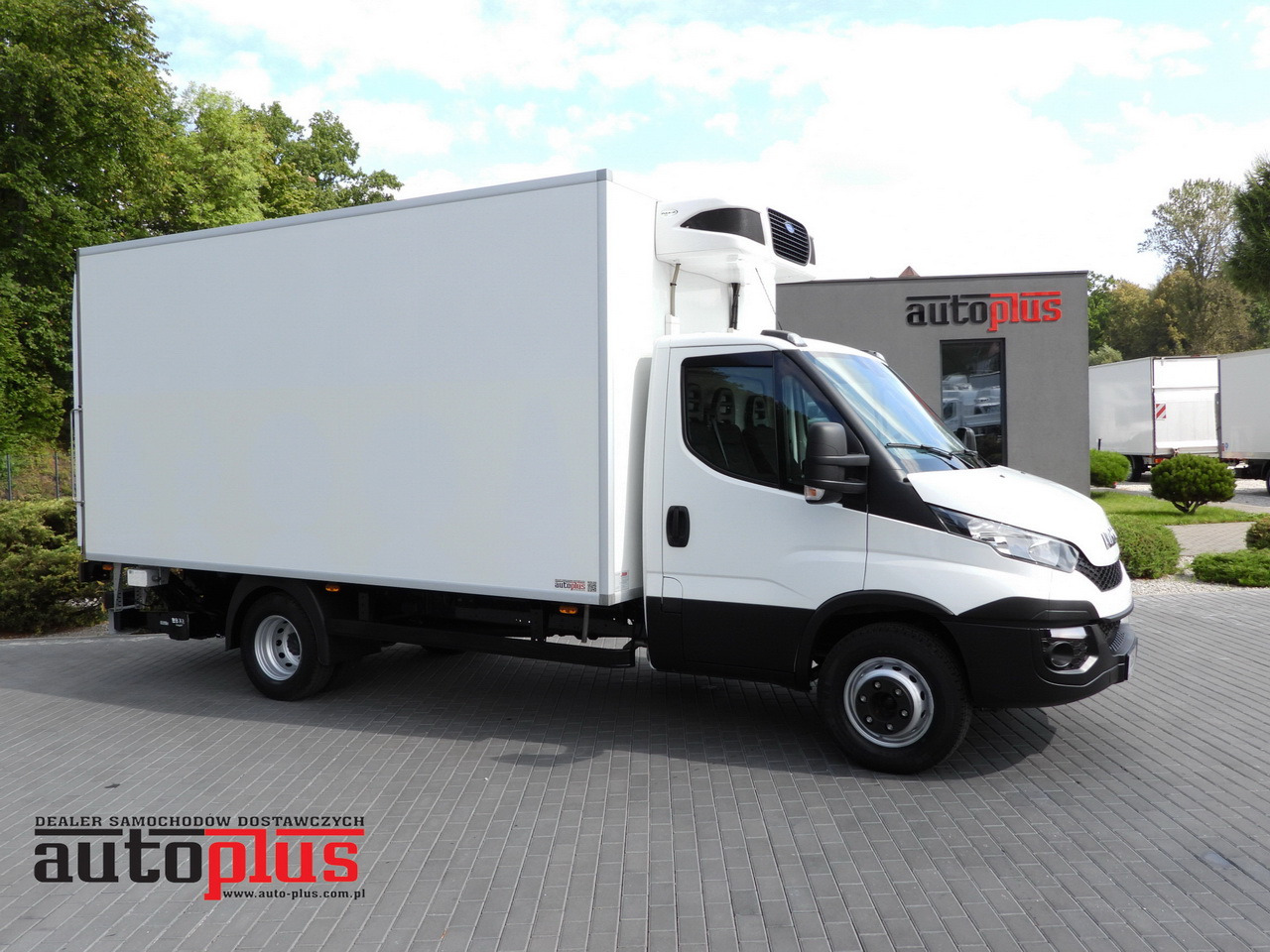 IVECO DAILY 70C17 REFRIGERATOR 1*C LIFT 10 PALLETS POWER SUPPLY 230V CRUISE CONTROL AIR CONDITIONING PNEUMATICS AUTOMATIC TRANSMISSION HI-MATIC TWIN WHEELS 170HP - Refrigerator truck: picture 1 IVECO DAILY 70C17 REFRIGERATOR 1*C LIFT 10 PALLETS POWER SUPPLY 230V CRUISE CONTROL AIR CONDITIONING PNEUMATICS AUTOMATIC TRANSMISSION HI-MATIC TWIN WHEELS 170HP - Refrigerator truck: picture 1