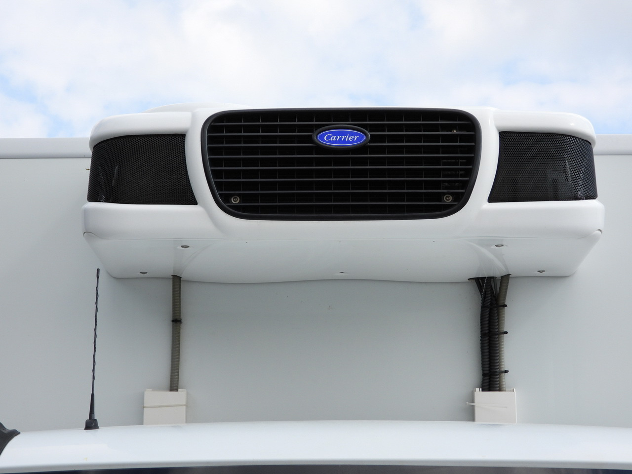 Refrigerator truck IVECO DAILY 70C17 REFRIGERATOR 1*C LIFT 10 PALLETS POWER SUPPLY 230V CRUISE CONTROL AIR CONDITIONING PNEUMATICS AUTOMATIC TRANSMISSION HI-MATIC TWIN WHEELS 170HP: picture 15 Refrigerator truck IVECO DAILY 70C17 REFRIGERATOR 1*C LIFT 10 PALLETS POWER SUPPLY 230V CRUISE CONTROL AIR CONDITIONING PNEUMATICS AUTOMATIC TRANSMISSION HI-MATIC TWIN WHEELS 170HP: picture 15