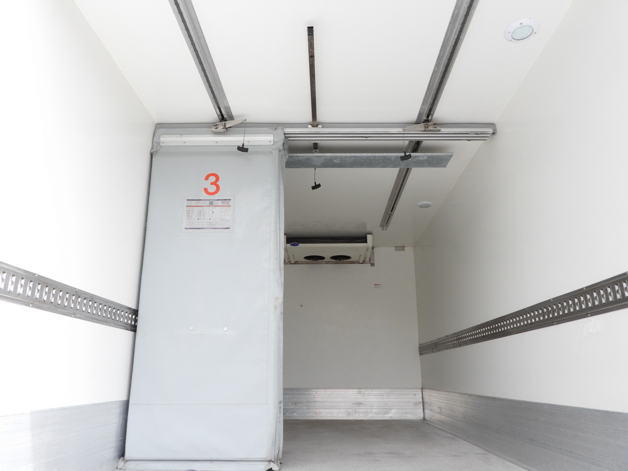 Refrigerator truck IVECO DAILY 70C17 REFRIGERATOR 1*C LIFT 10 PALLETS POWER SUPPLY 230V CRUISE CONTROL AIR CONDITIONING PNEUMATICS AUTOMATIC TRANSMISSION HI-MATIC TWIN WHEELS 170HP: picture 22 Refrigerator truck IVECO DAILY 70C17 REFRIGERATOR 1*C LIFT 10 PALLETS POWER SUPPLY 230V CRUISE CONTROL AIR CONDITIONING PNEUMATICS AUTOMATIC TRANSMISSION HI-MATIC TWIN WHEELS 170HP: picture 22