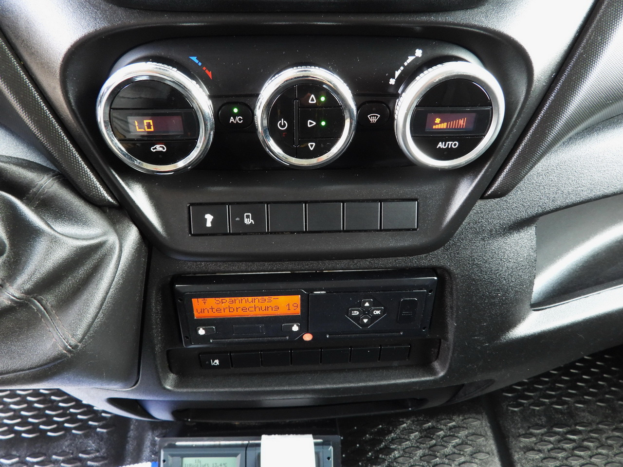 Refrigerator truck IVECO DAILY 70C17 REFRIGERATOR 1*C LIFT 10 PALLETS POWER SUPPLY 230V CRUISE CONTROL AIR CONDITIONING PNEUMATICS AUTOMATIC TRANSMISSION HI-MATIC TWIN WHEELS 170HP: picture 46 Refrigerator truck IVECO DAILY 70C17 REFRIGERATOR 1*C LIFT 10 PALLETS POWER SUPPLY 230V CRUISE CONTROL AIR CONDITIONING PNEUMATICS AUTOMATIC TRANSMISSION HI-MATIC TWIN WHEELS 170HP: picture 46