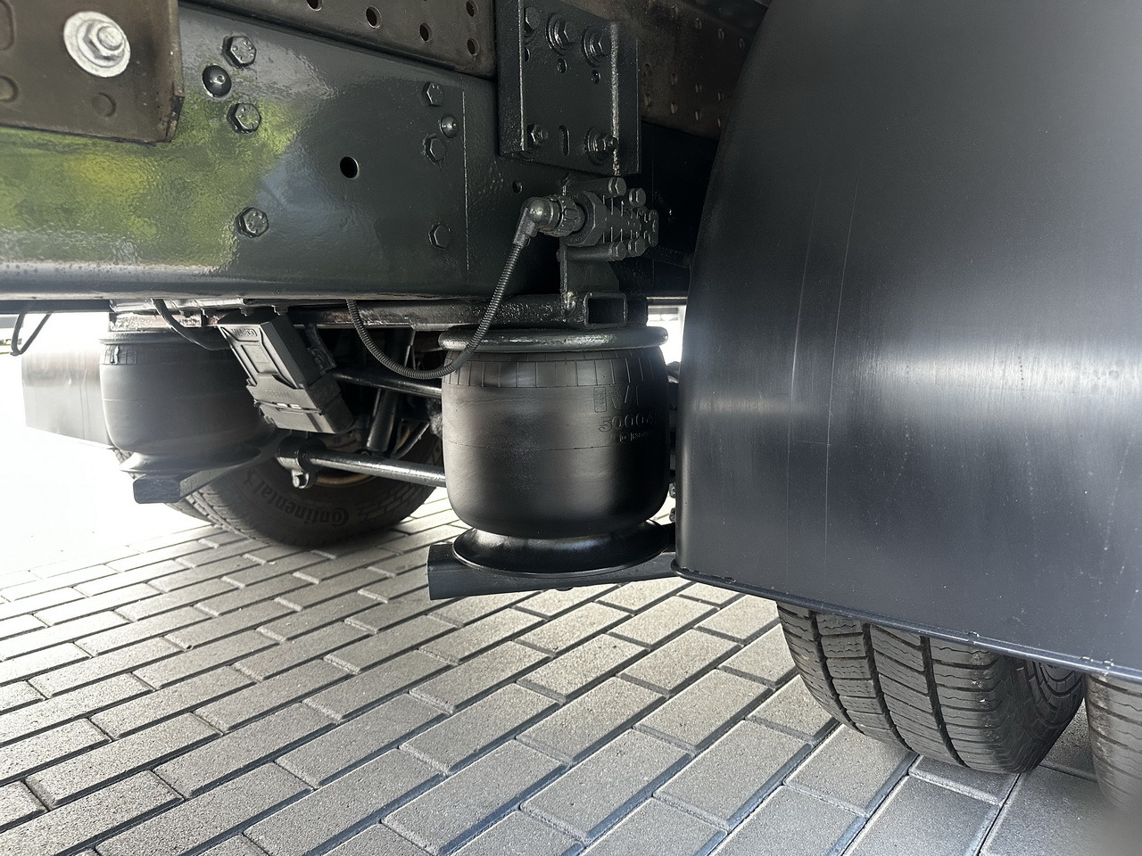 Refrigerator truck IVECO DAILY 70C17 REFRIGERATOR 1*C LIFT 10 PALLETS POWER SUPPLY 230V CRUISE CONTROL AIR CONDITIONING PNEUMATICS AUTOMATIC TRANSMISSION HI-MATIC TWIN WHEELS 170HP: picture 26 Refrigerator truck IVECO DAILY 70C17 REFRIGERATOR 1*C LIFT 10 PALLETS POWER SUPPLY 230V CRUISE CONTROL AIR CONDITIONING PNEUMATICS AUTOMATIC TRANSMISSION HI-MATIC TWIN WHEELS 170HP: picture 26