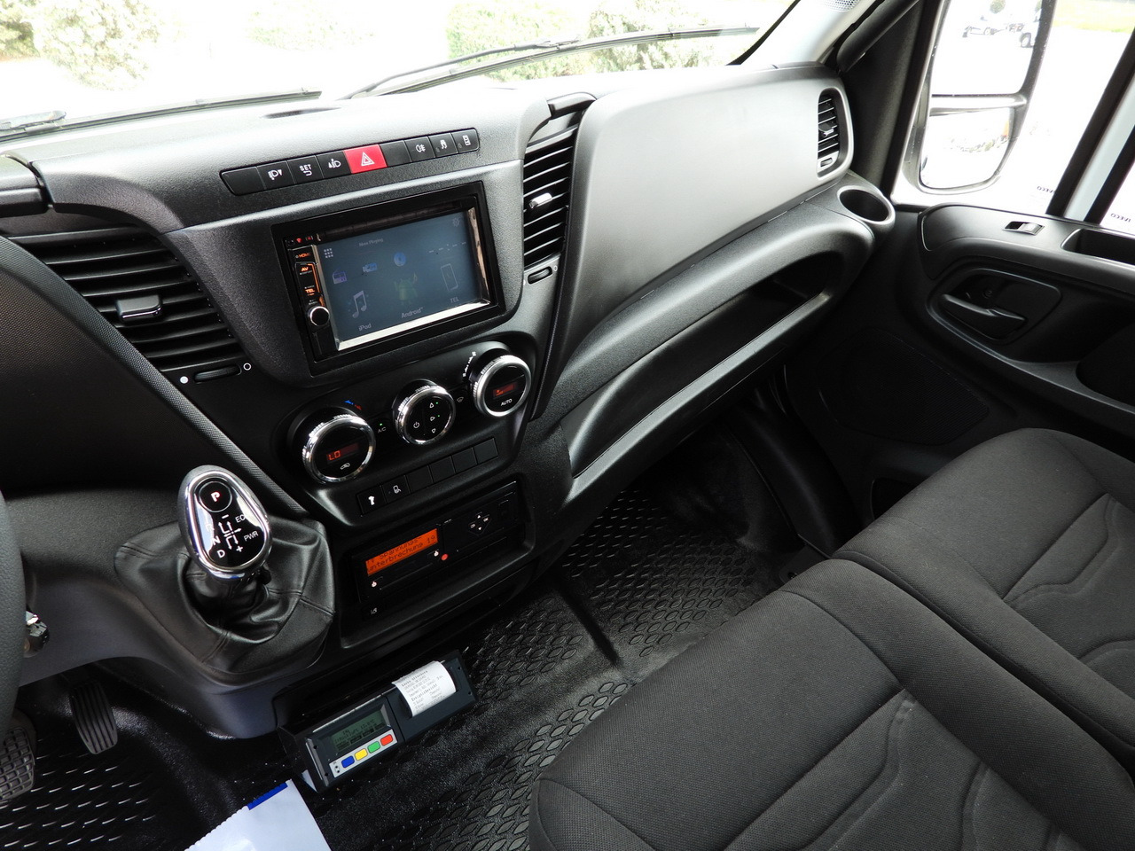 Refrigerator truck IVECO DAILY 70C17 REFRIGERATOR 1*C LIFT 10 PALLETS POWER SUPPLY 230V CRUISE CONTROL AIR CONDITIONING PNEUMATICS AUTOMATIC TRANSMISSION HI-MATIC TWIN WHEELS 170HP: picture 38 Refrigerator truck IVECO DAILY 70C17 REFRIGERATOR 1*C LIFT 10 PALLETS POWER SUPPLY 230V CRUISE CONTROL AIR CONDITIONING PNEUMATICS AUTOMATIC TRANSMISSION HI-MATIC TWIN WHEELS 170HP: picture 38