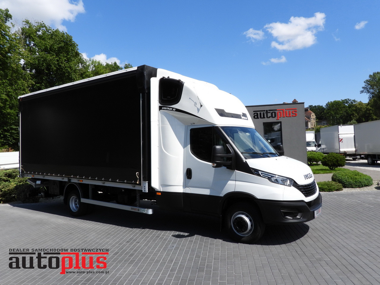 IVECO DAILY 70C18 TARPAULIN LIFT 14 PALLETS WEBASTO CRUISE CONTROL LED LIGHTS TWIN WHEELS AIR CONDITIONING 180HP - Curtain side van: picture 1 IVECO DAILY 70C18 TARPAULIN LIFT 14 PALLETS WEBASTO CRUISE CONTROL LED LIGHTS TWIN WHEELS AIR CONDITIONING 180HP - Curtain side van: picture 1