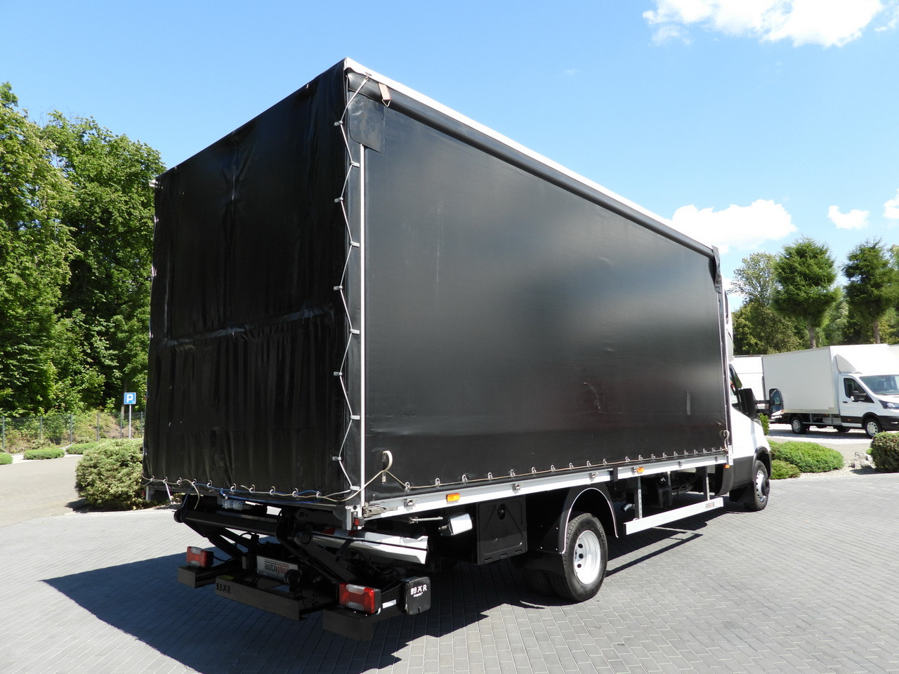 IVECO DAILY 70C18 TARPAULIN LIFT 14 PALLETS WEBASTO CRUISE CONTROL LED LIGHTS TWIN WHEELS AIR CONDITIONING 180HP - Curtain side van: picture 3 IVECO DAILY 70C18 TARPAULIN LIFT 14 PALLETS WEBASTO CRUISE CONTROL LED LIGHTS TWIN WHEELS AIR CONDITIONING 180HP - Curtain side van: picture 3