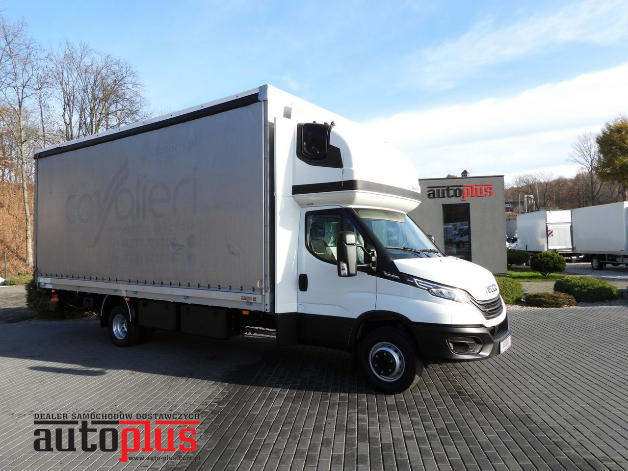 Curtain side van IVECO DAILY 70C18 TARPAULIN LIFT 16 PALLETS WEBASTO CRUISE CONTROL NAVIGATION LED LIGHTS PNEUMATICS AUTOMATIC TRANSMISSION HI-MATIC TWIN WHEELS AIR CONDITIONING 180HP: picture 1