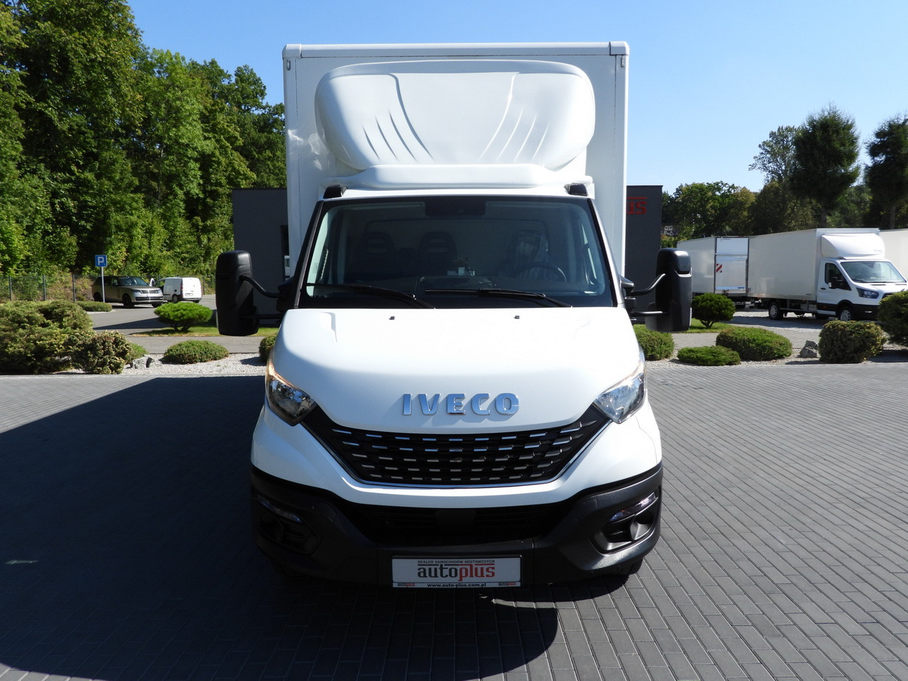 IVECO DAILY 72C18 LIFT 14 PALLETS CRUISE CONTROL PNEUMATICS AUTOMATIC TRANSMISSION HI-MATIC TWIN WHEELS AIR CONDITIONING 180HP - Closed box van: picture 5 IVECO DAILY 72C18 LIFT 14 PALLETS CRUISE CONTROL PNEUMATICS AUTOMATIC TRANSMISSION HI-MATIC TWIN WHEELS AIR CONDITIONING 180HP - Closed box van: picture 5