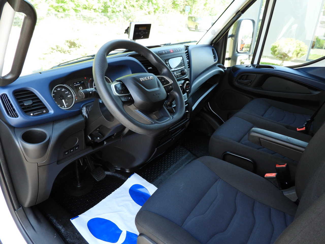 IVECO DAILY 72C18 LIFT 14 PALLETS CRUISE CONTROL PNEUMATICS AUTOMATIC TRANSMISSION HI-MATIC TWIN WHEELS AIR CONDITIONING 180HP - Closed box van: picture 2 IVECO DAILY 72C18 LIFT 14 PALLETS CRUISE CONTROL PNEUMATICS AUTOMATIC TRANSMISSION HI-MATIC TWIN WHEELS AIR CONDITIONING 180HP - Closed box van: picture 2