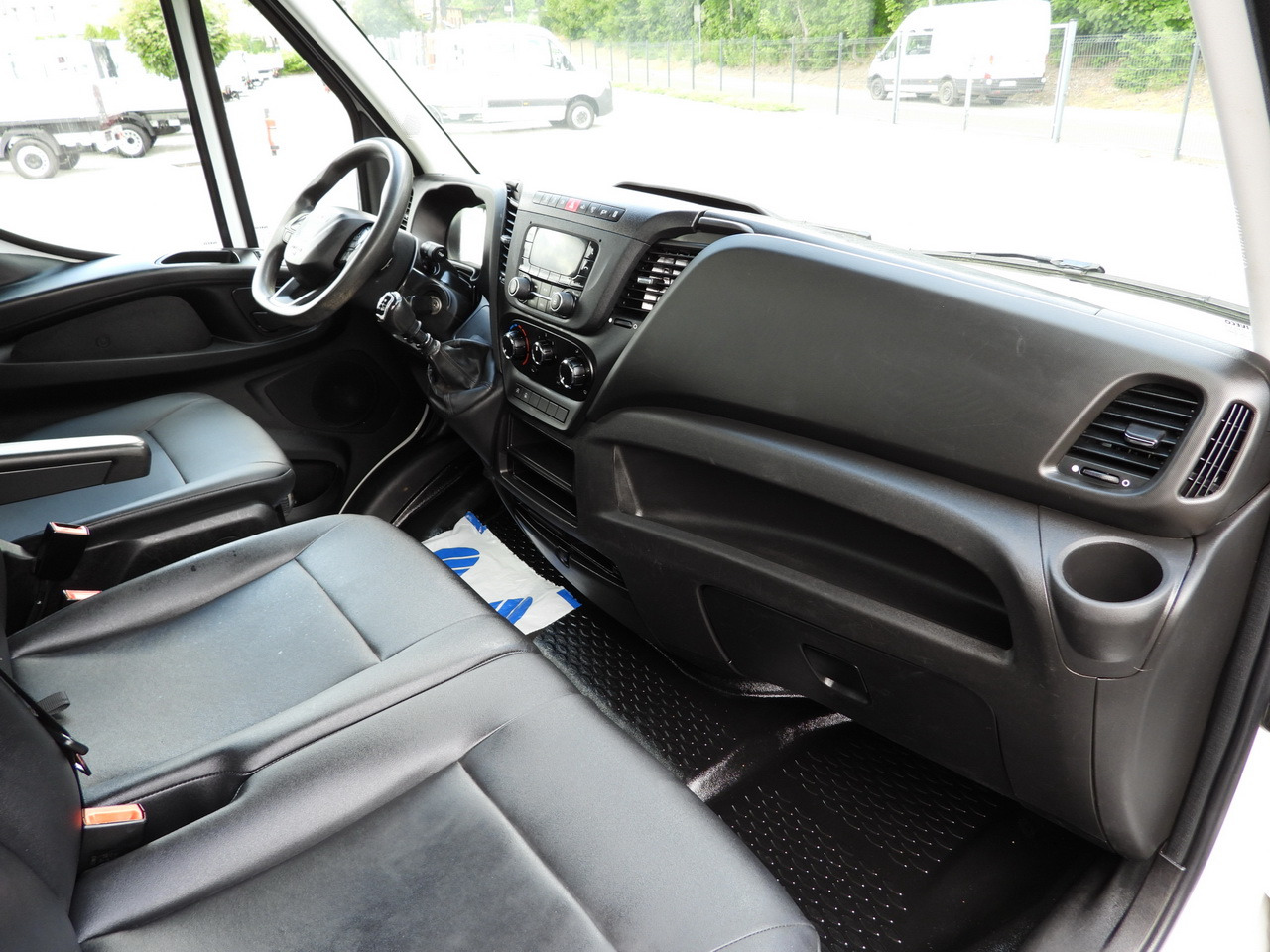 Tipper van IVECO DAILY  CRUISE CONTROL TWIN WHEELS AIR CONDITIONING  140HP: picture 38