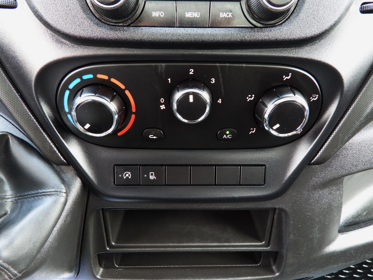 Tipper van IVECO DAILY  CRUISE CONTROL TWIN WHEELS AIR CONDITIONING  140HP: picture 36